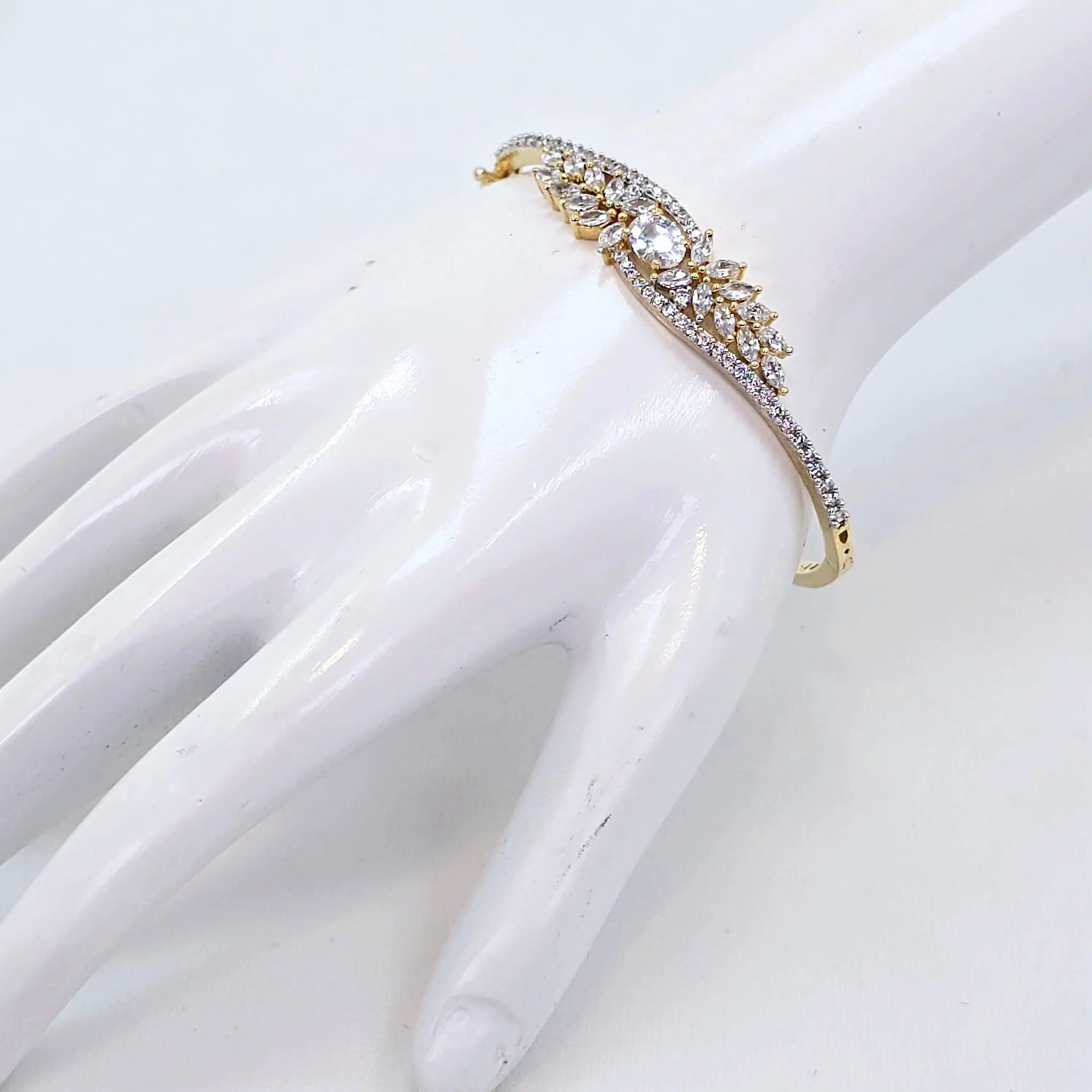 The Samidha Yellowgold A.D Bracelet