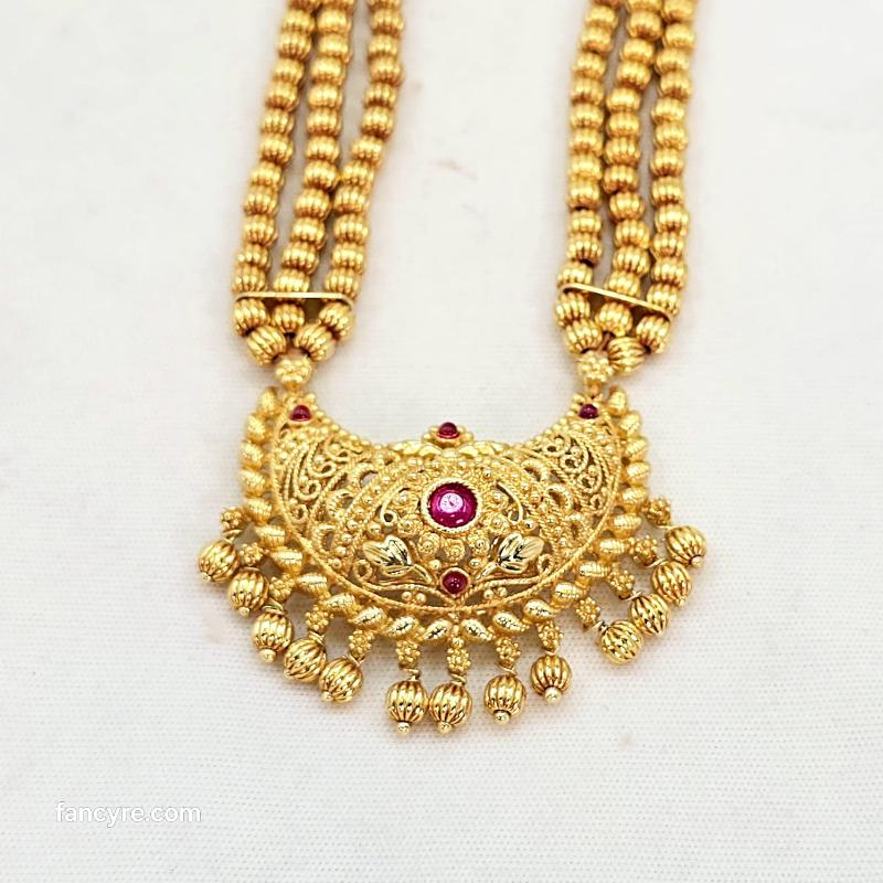 The Yutika Antique Goldforming Necklace