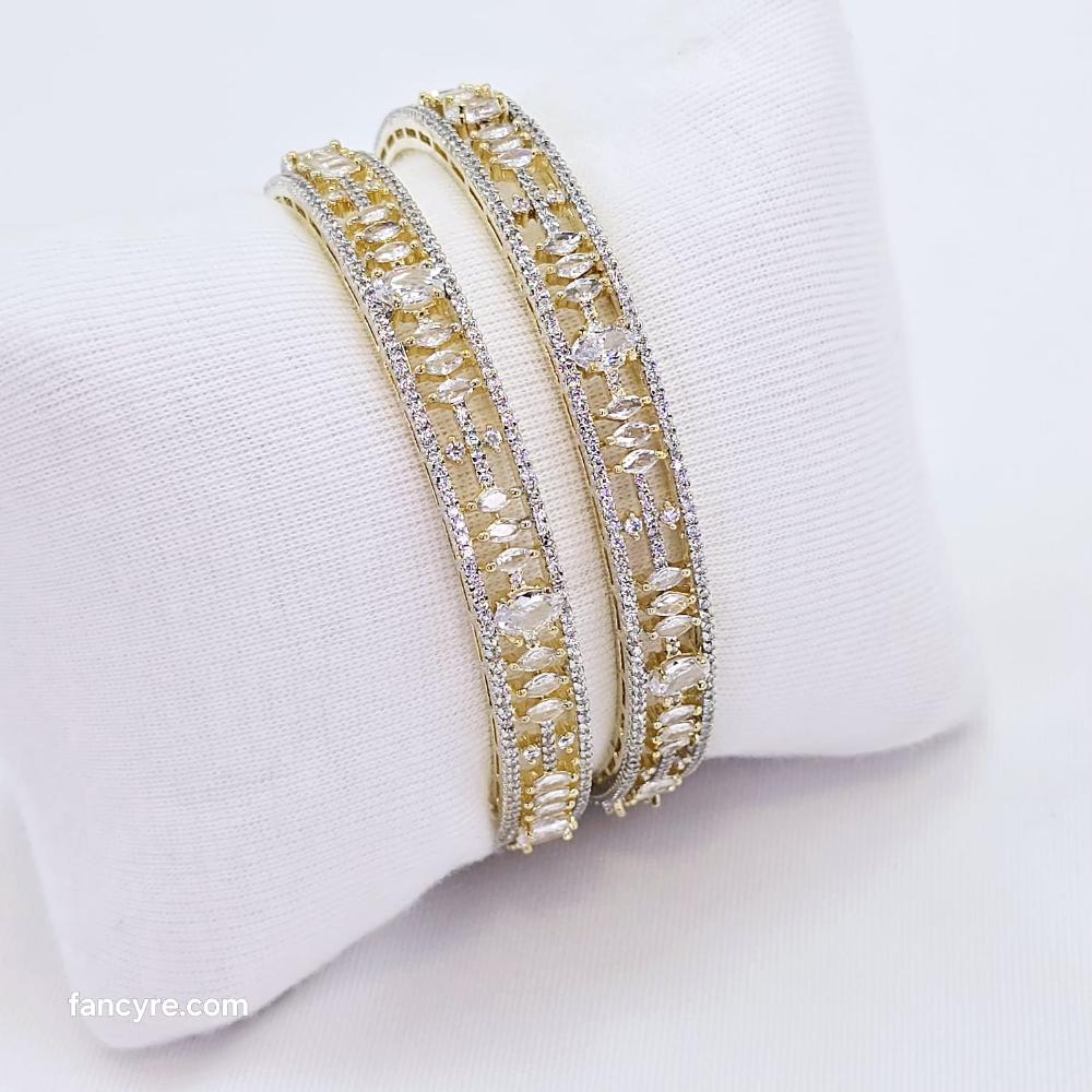 The Layne Yellowgold A.D Bangle