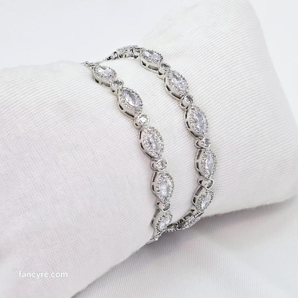 The Faye Whitegold A.D Bangle
