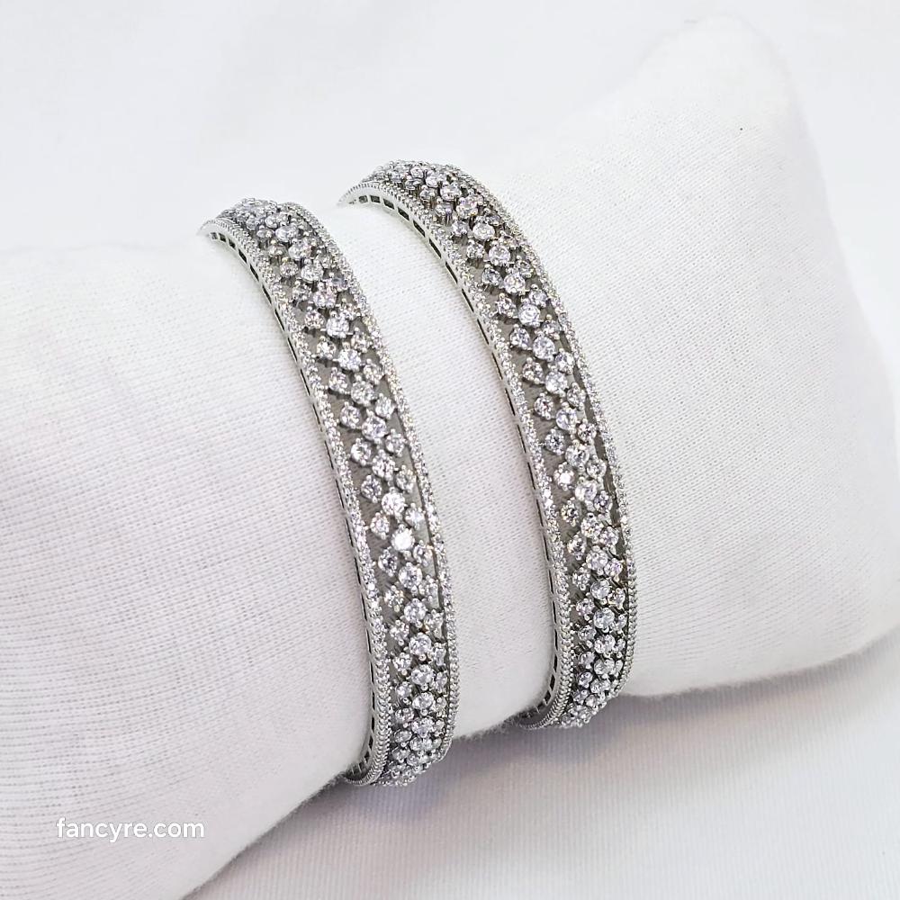 The Alora Whitegold A.D Bangle