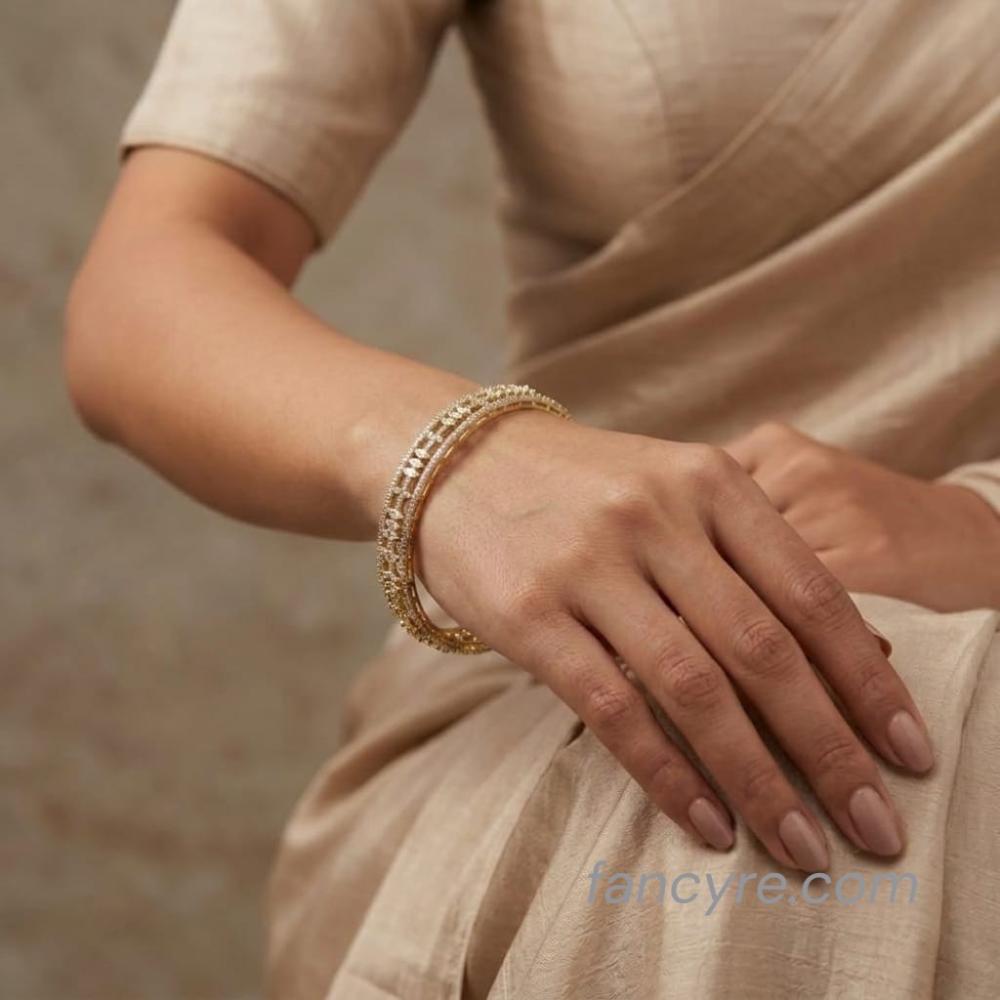 The Layne Yellowgold A.D Bangle