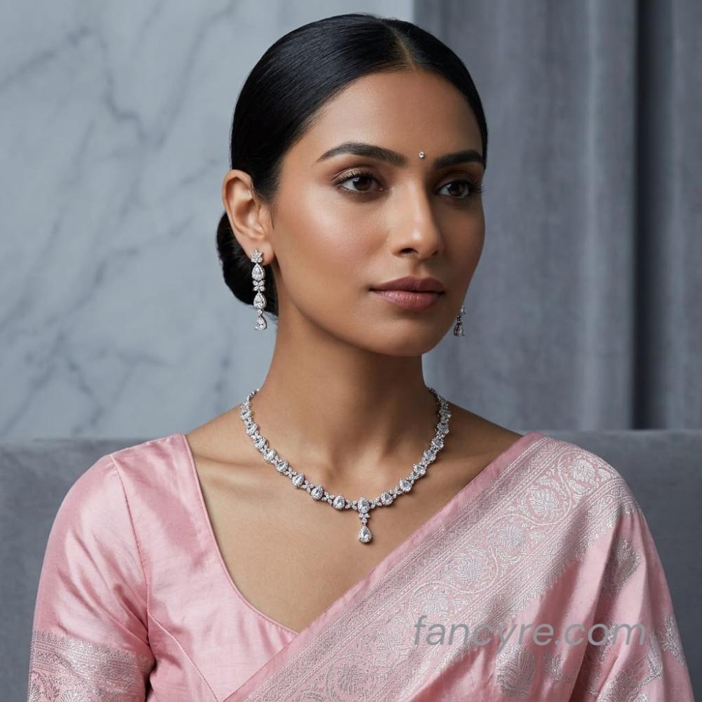 The Dacia Whitegold A.D Necklace