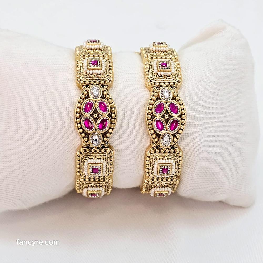 The Veda Rajwadi Bangle