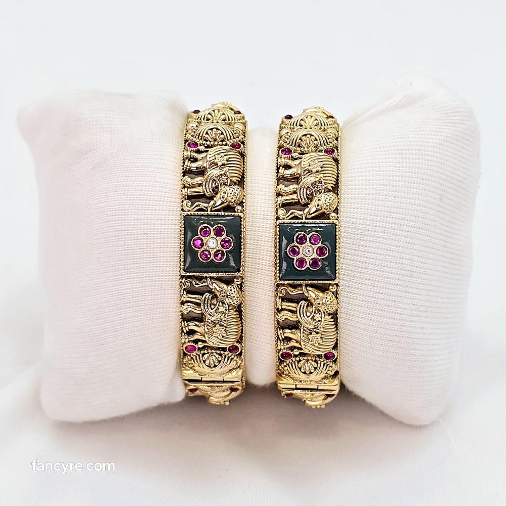 The Teej Rajwadi Bangle