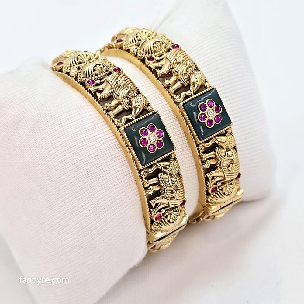 The Teej Rajwadi Bangle