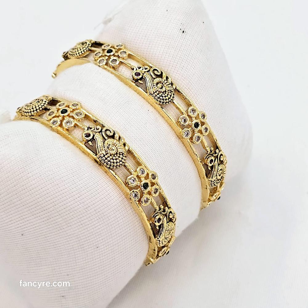 The Sonakshi Rajwadi Bangle