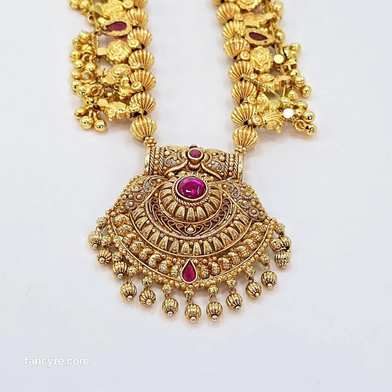 The Prachi Antique Goldforming Saaj
