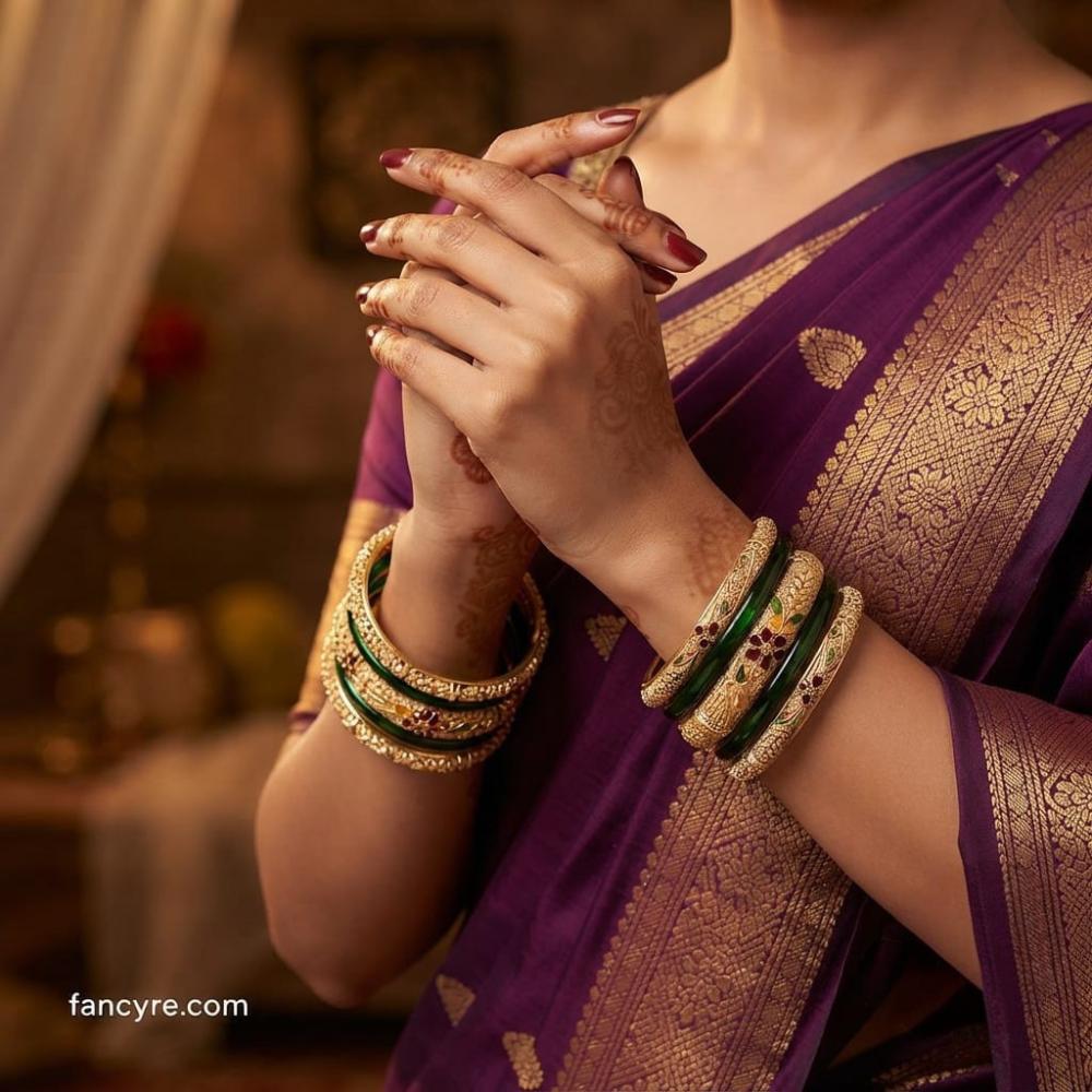 The Tanmayi Antique Goldforming Bangle