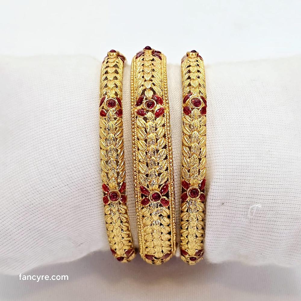 The Dhriti Antique Goldforming Bangle