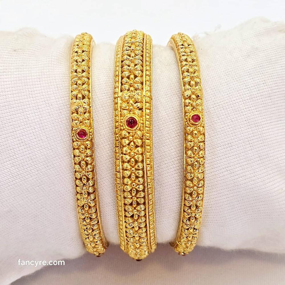 The Tanirika Antique Goldforming Bangle