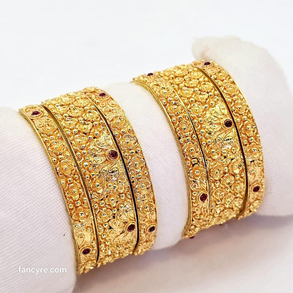 The Udita Antique Goldforming Bangle