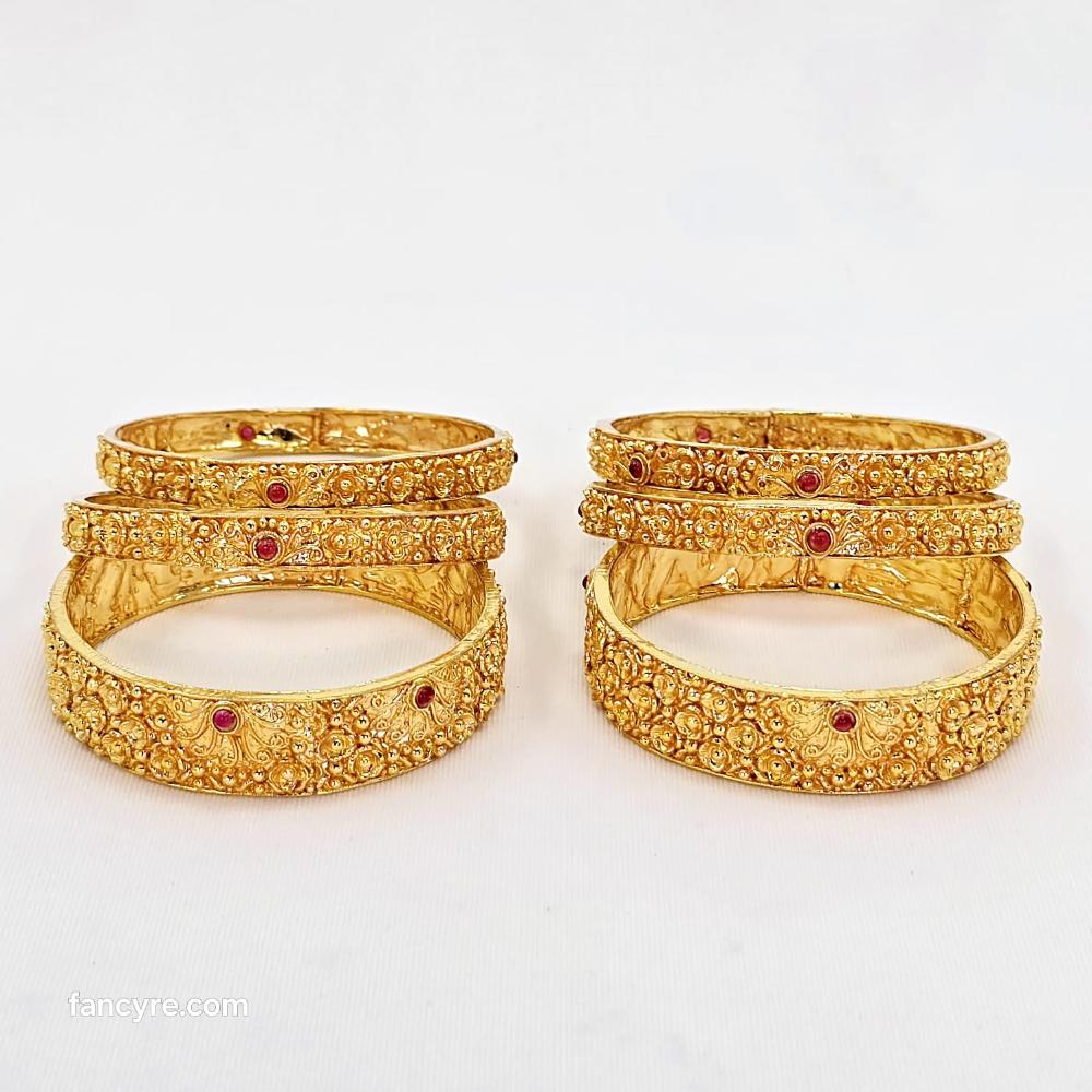 The Udita Antique Goldforming Bangle