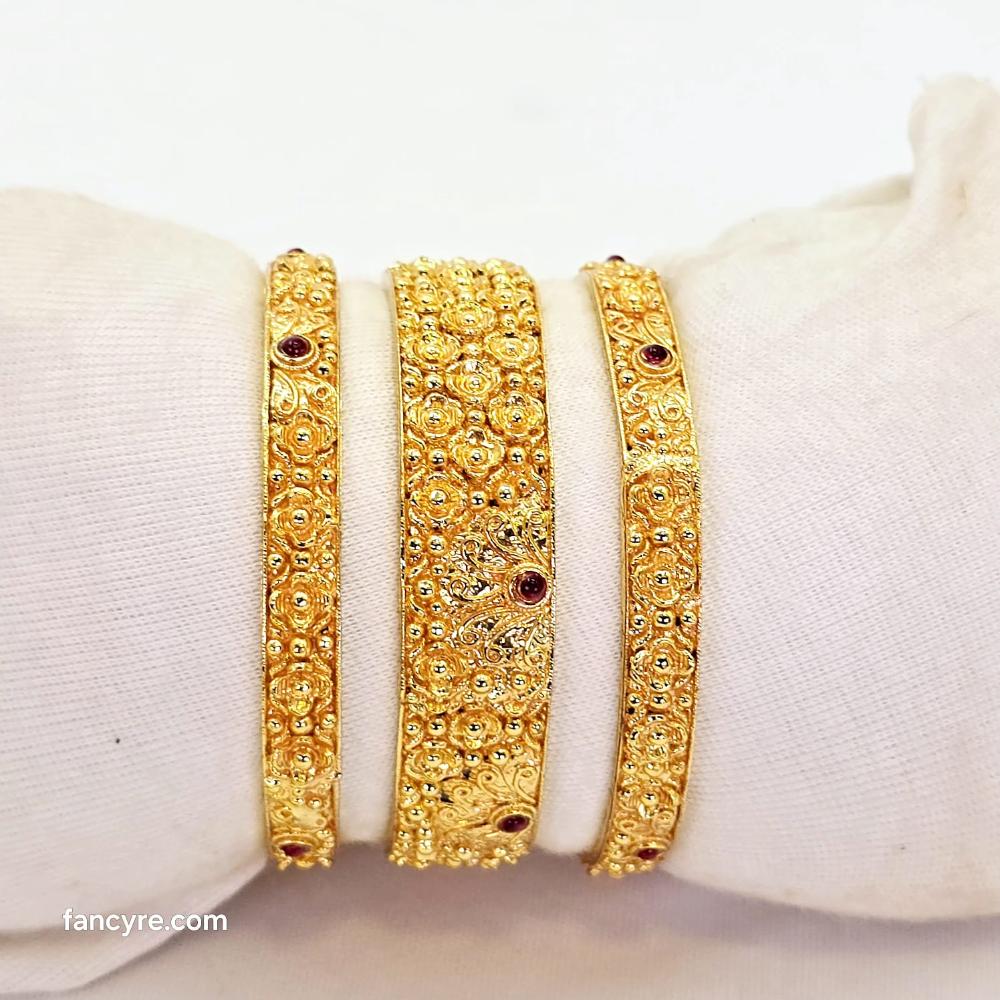 The Udita Antique Goldforming Bangle
