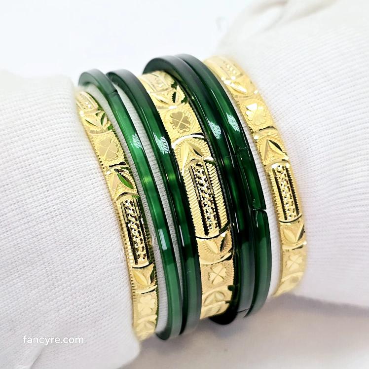 The Urmila Goldforming Bangle
