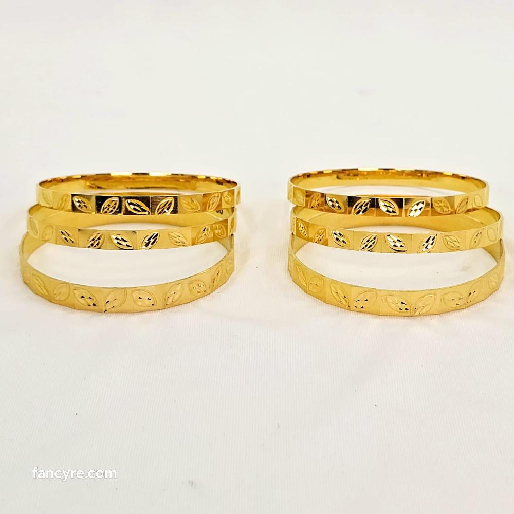 The Yuvika Goldforming Bangle