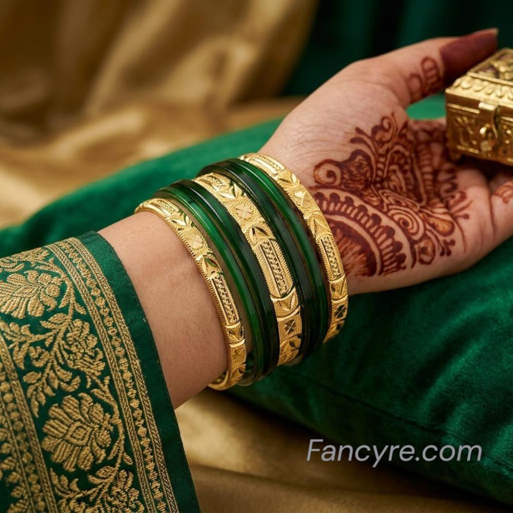 The Urmila Goldforming Bangle