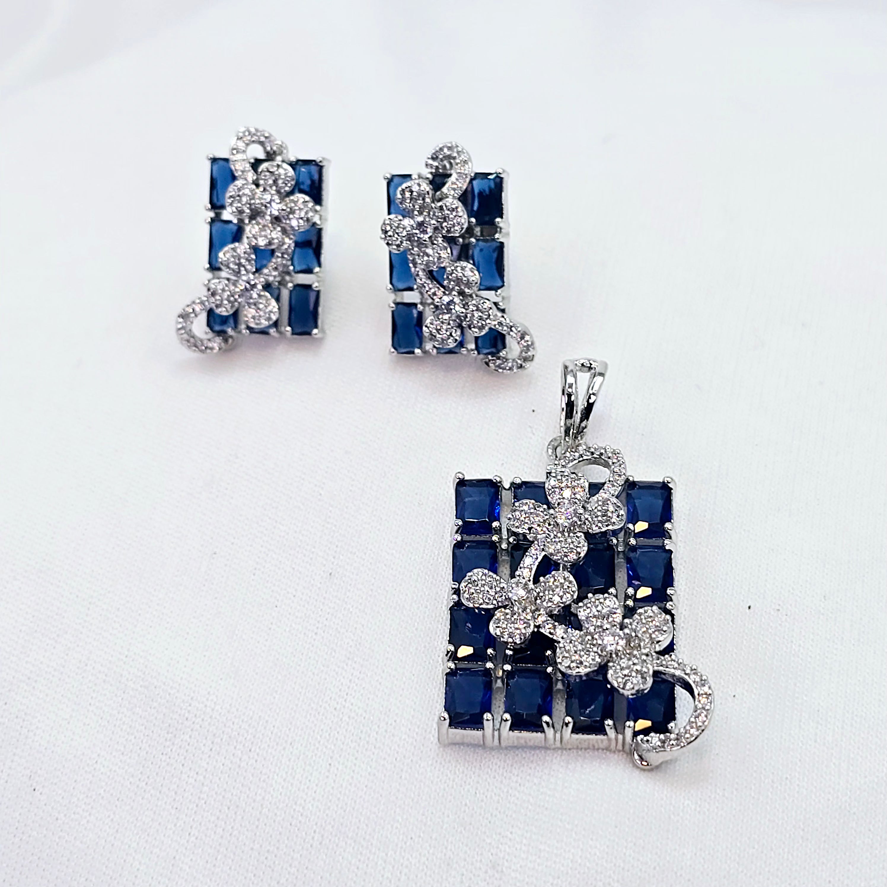 The Natalie Whitegold A.D Pendant Earring