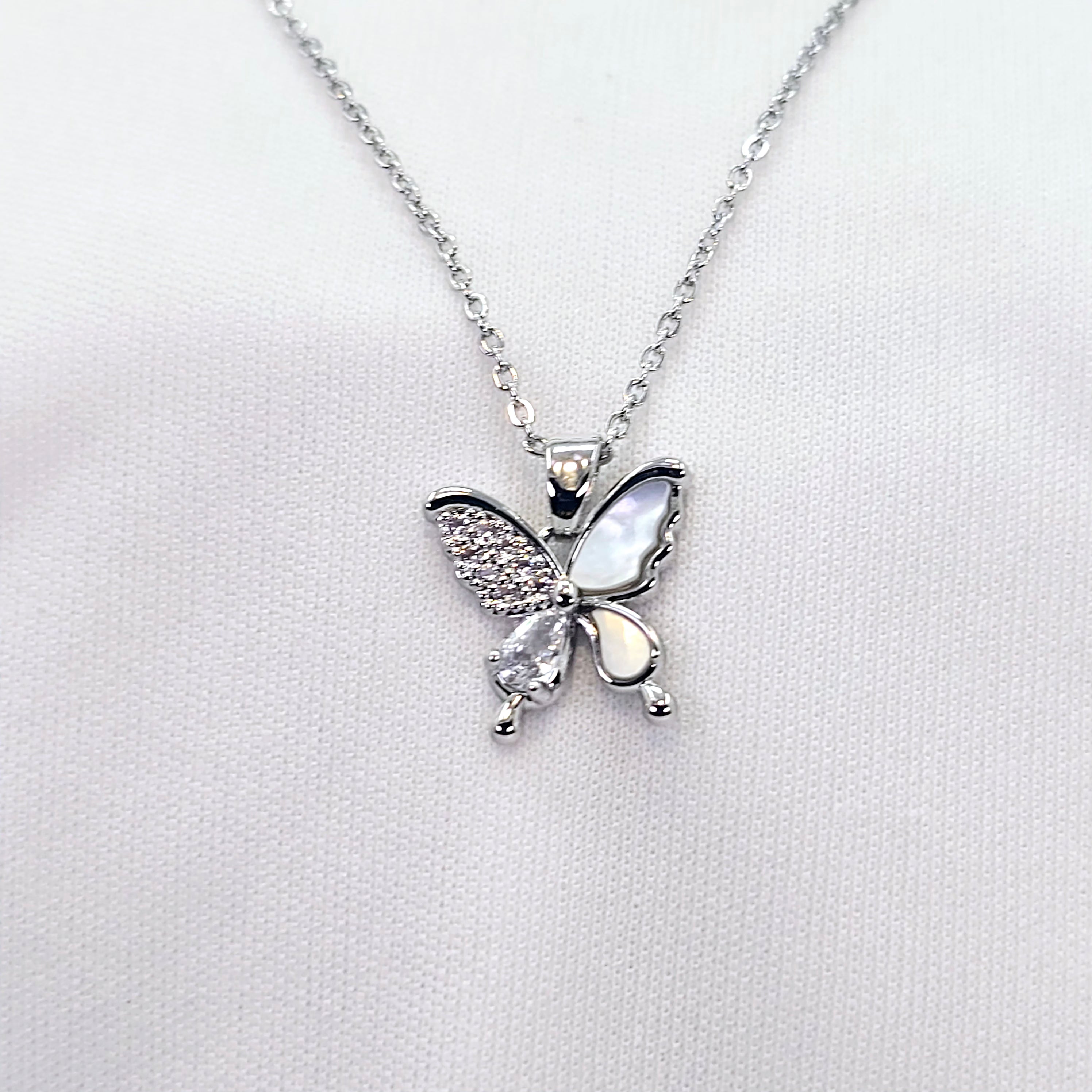 The Grace Whitegold A.D Pendant Earring Set