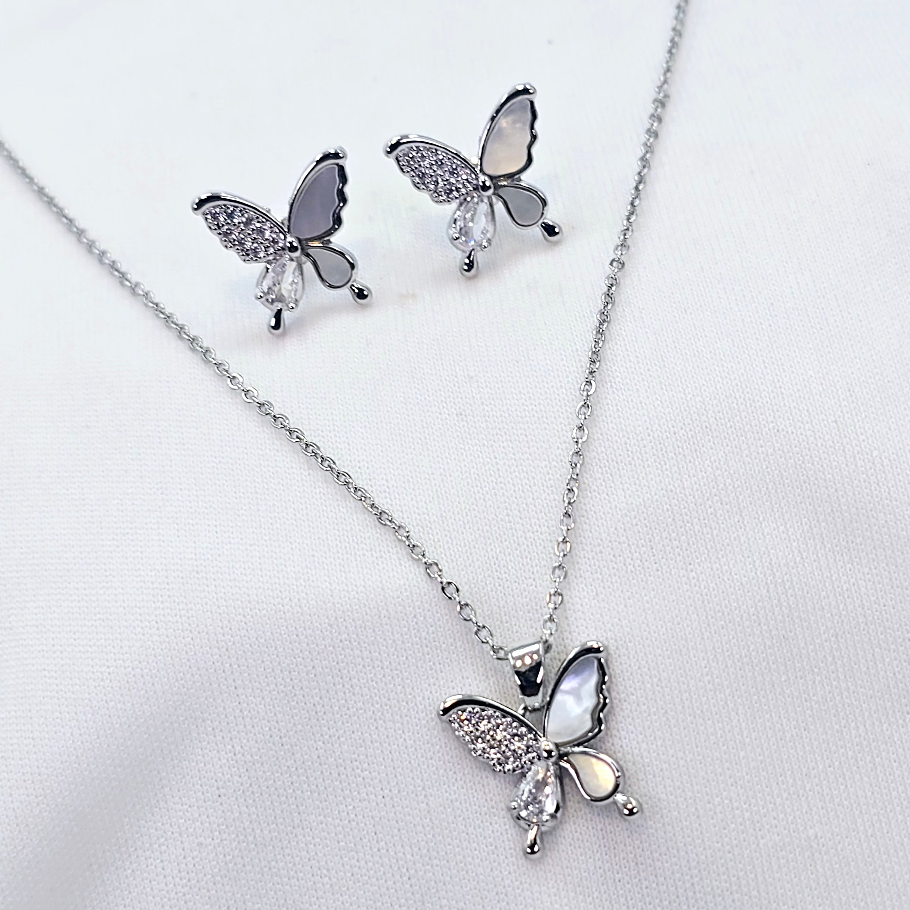 The Grace Whitegold A.D Pendant Earring Set