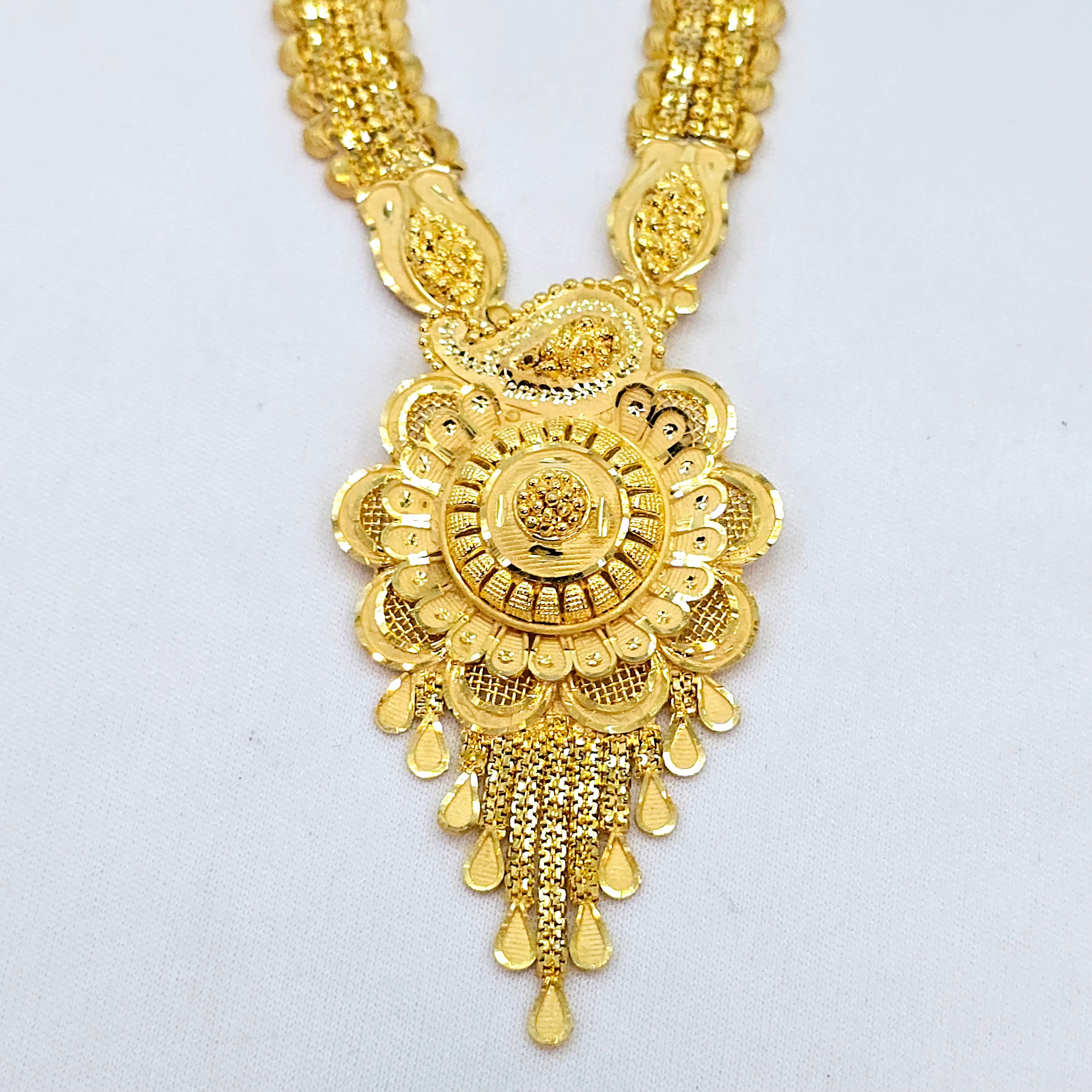 The Kusum Goldforming Long Necklace