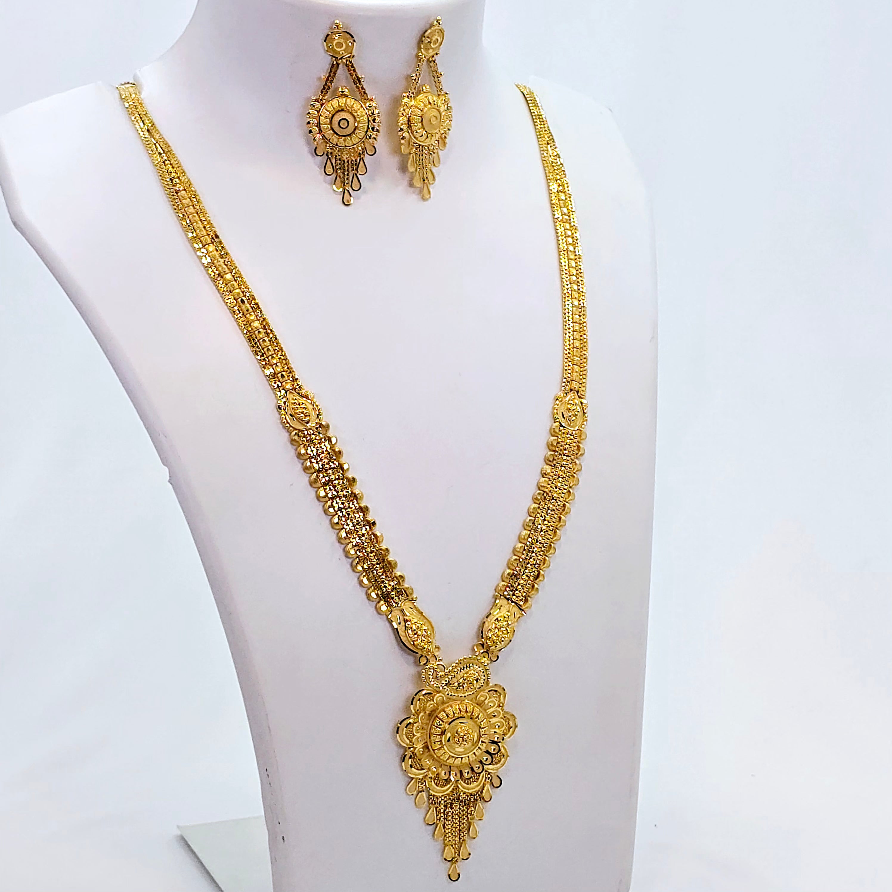 The Kusum Goldforming Long Necklace