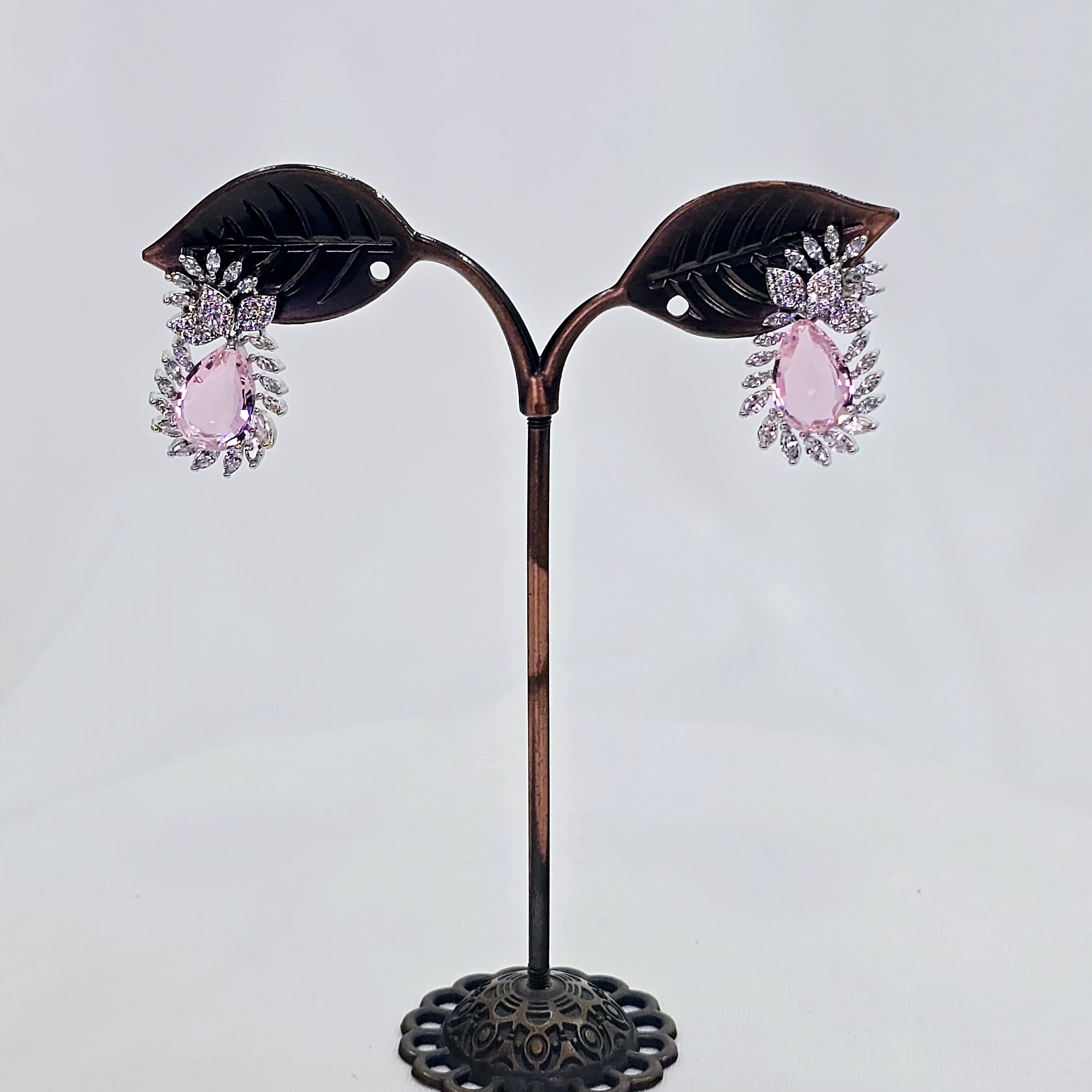 The Winona Whitegold A.D Earring