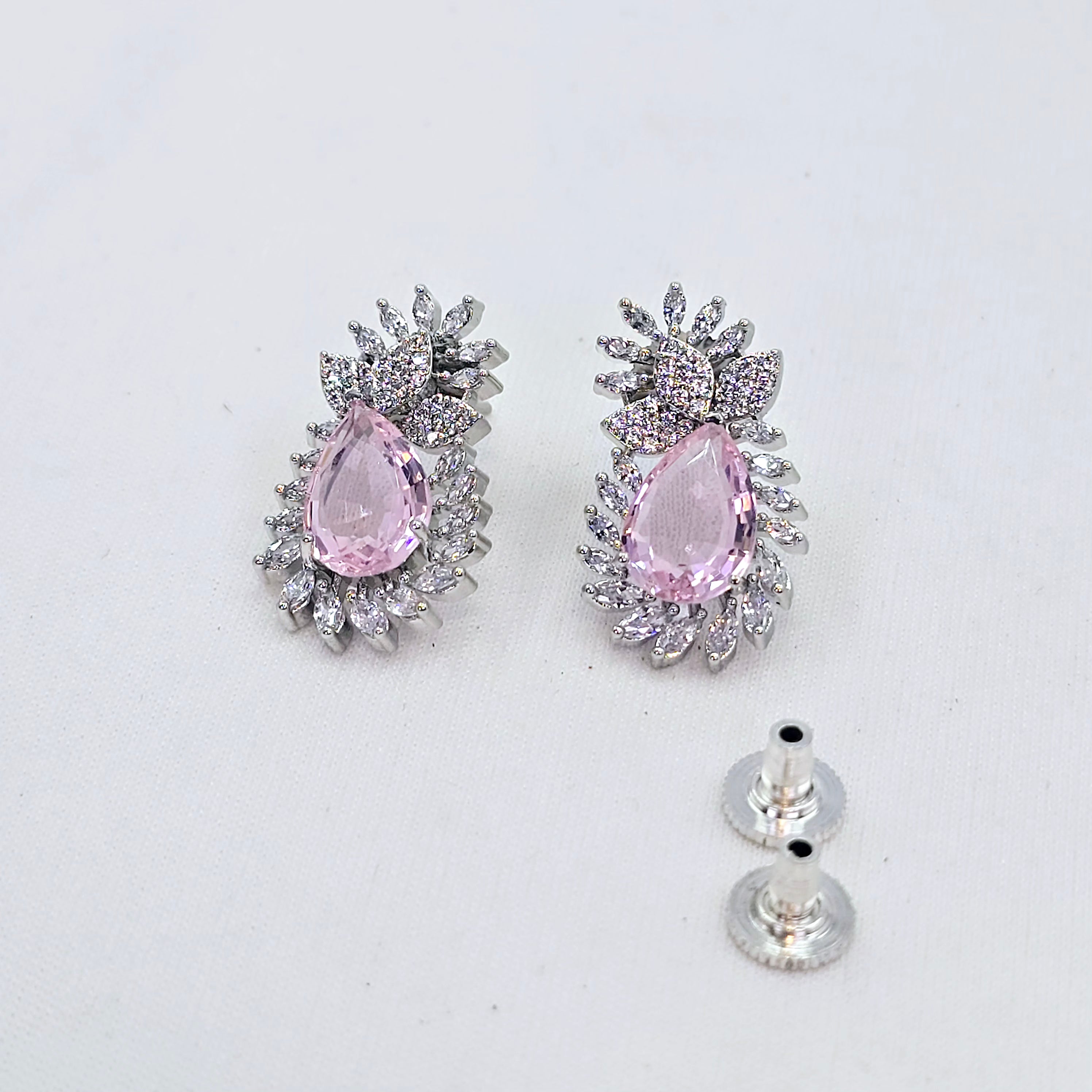 The Winona Whitegold A.D Earring