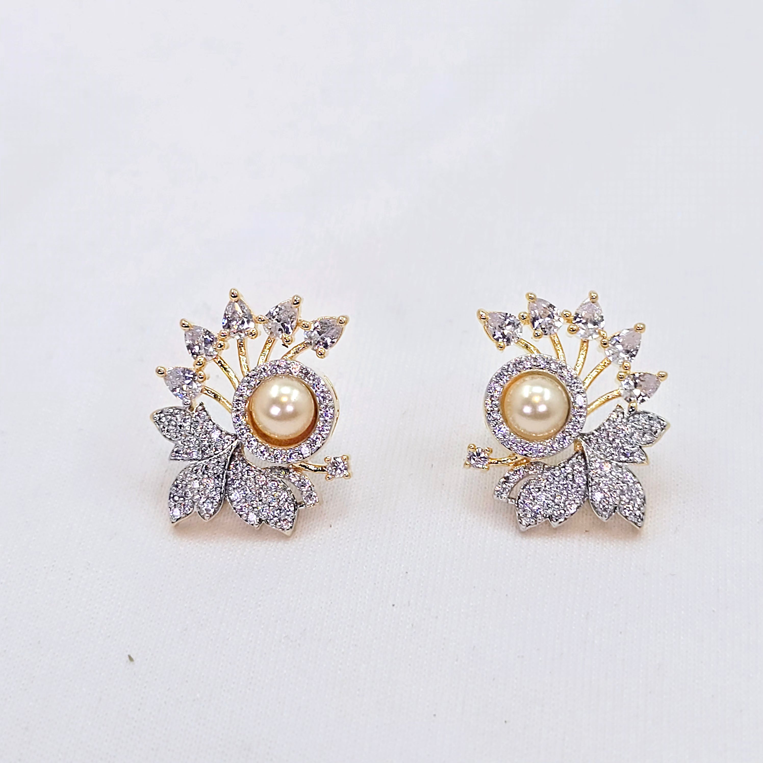 The Reya Yellowgold A.D Earring