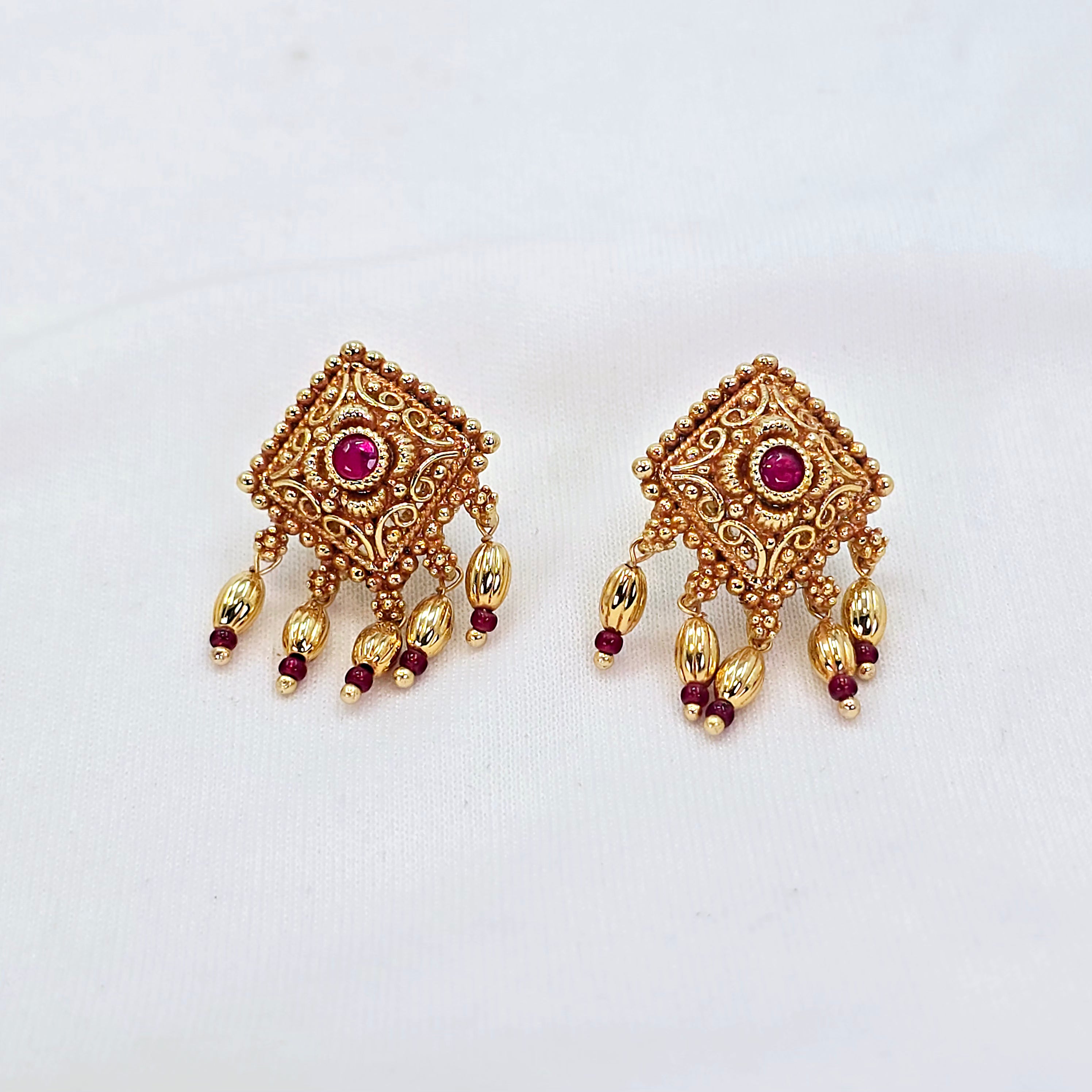 The Manavi Antique Goldforming Necklace