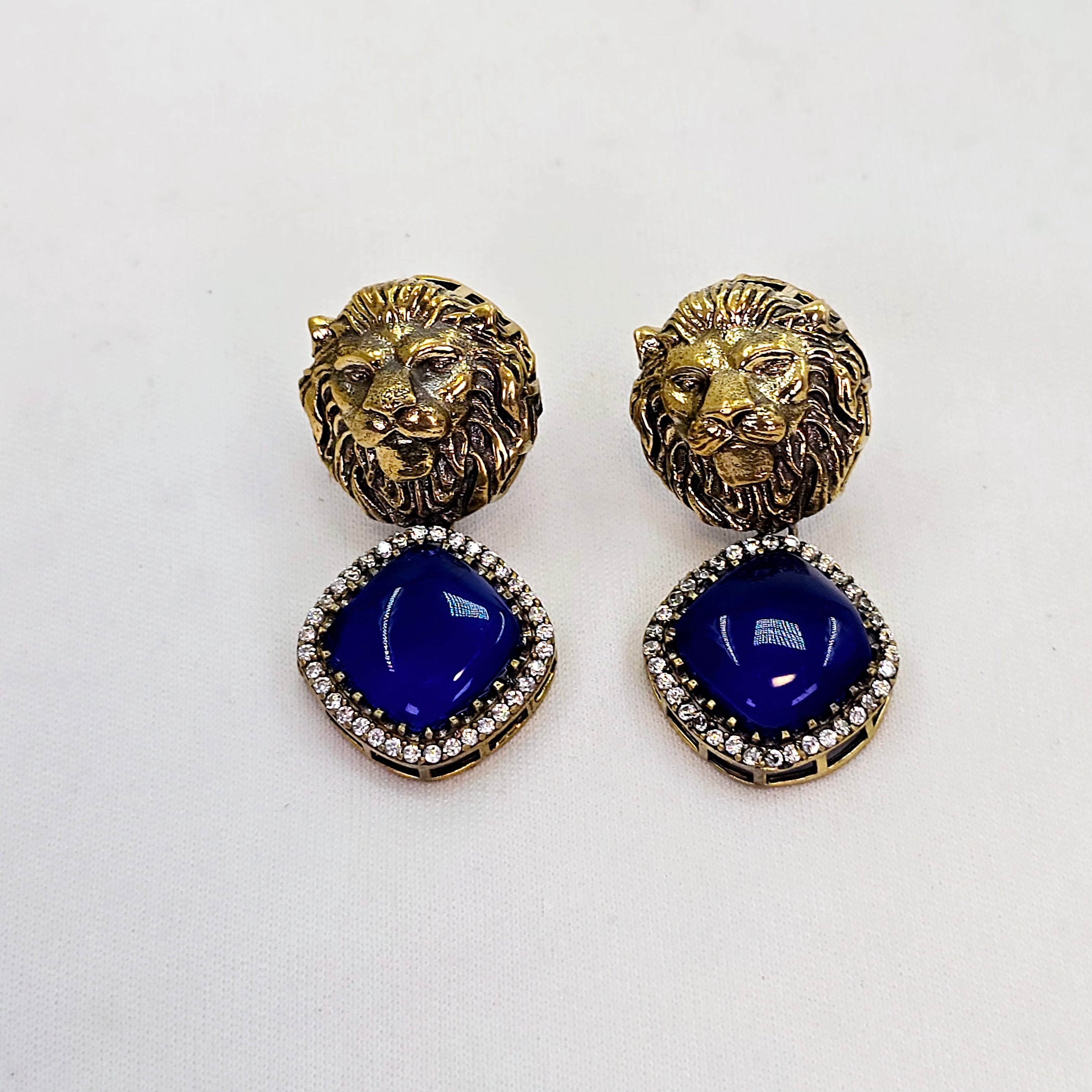 The Elliot Sabyasachi Pendant Earring Set