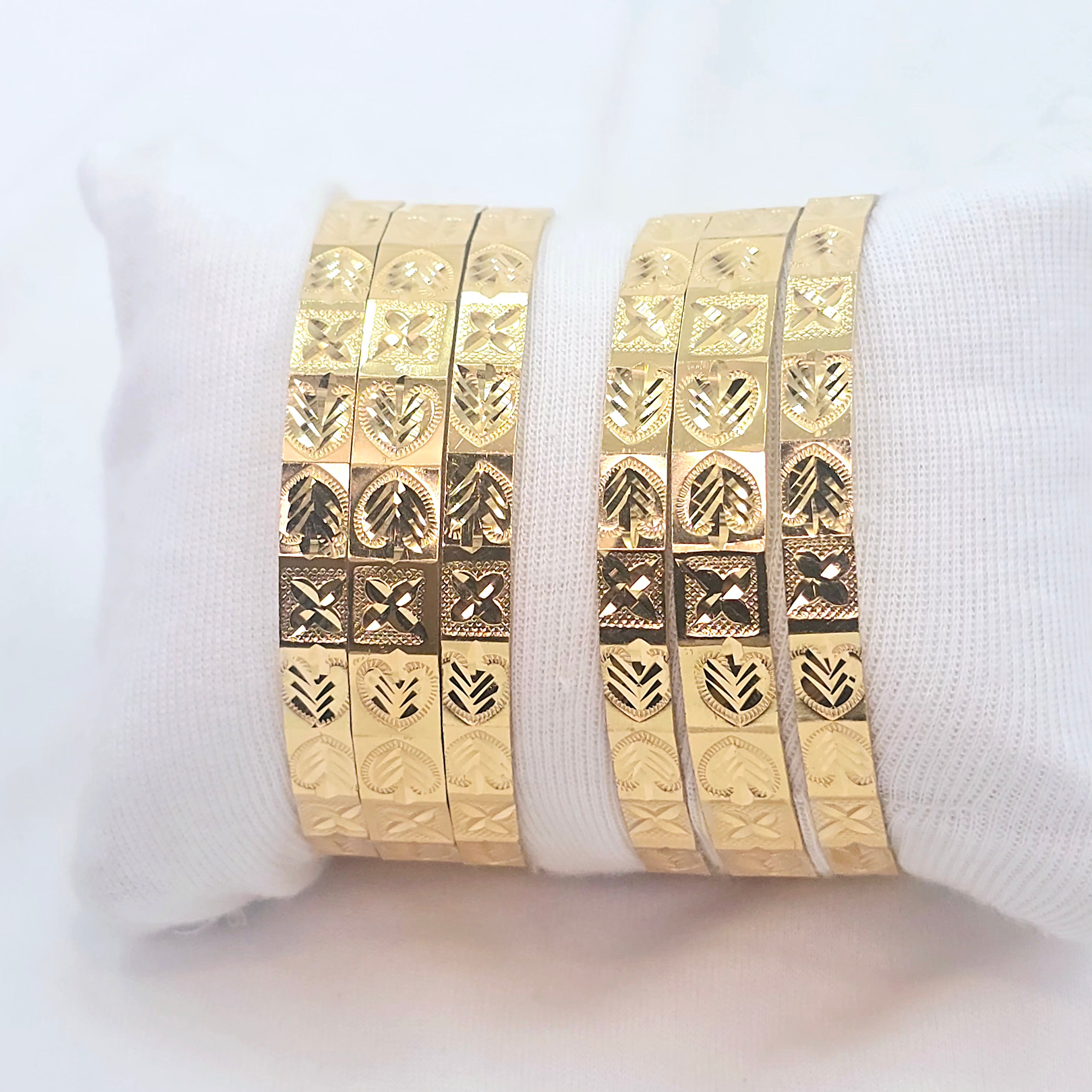 The Parnika Goldforming Bangle
