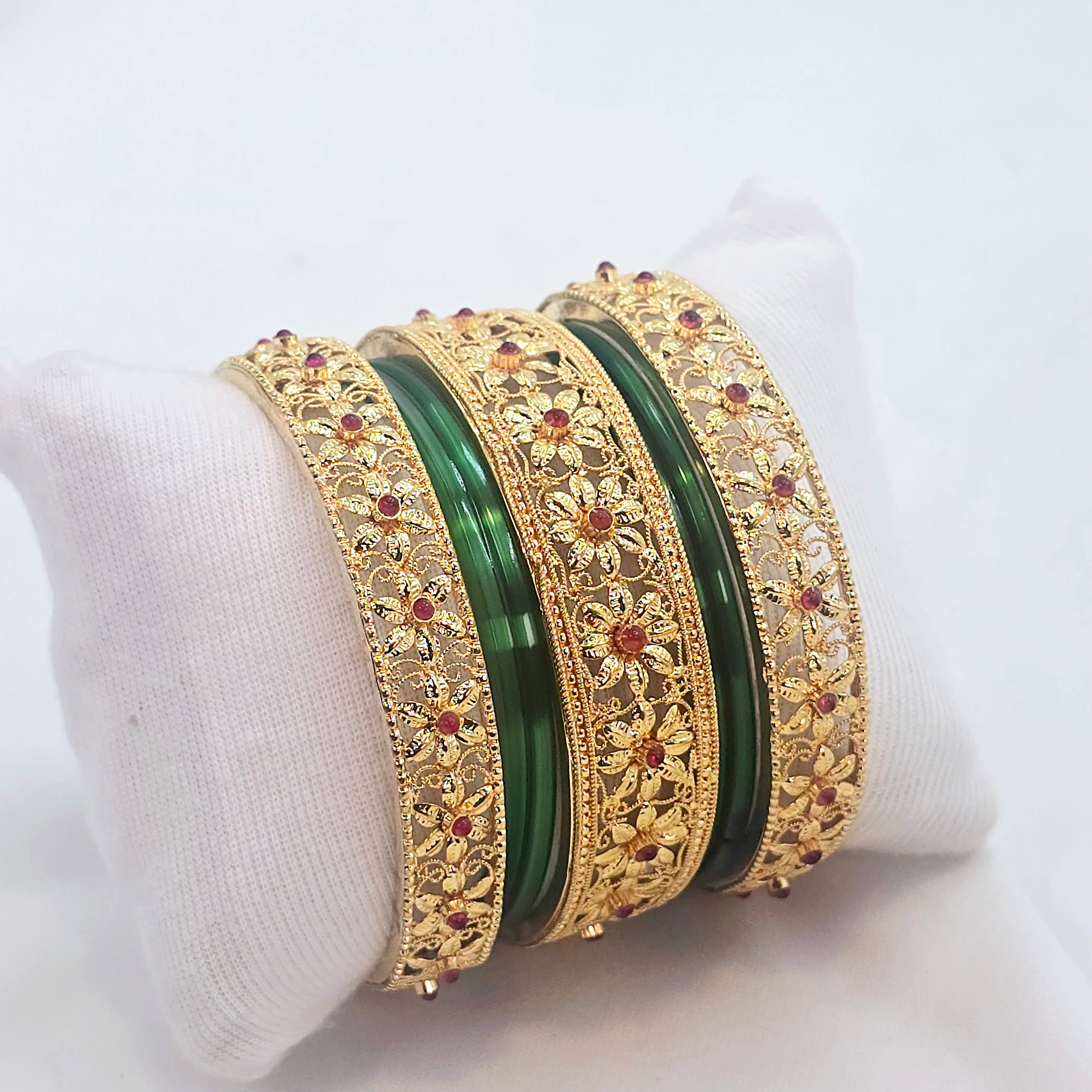The Ruchi Antique Goldforming Bangle