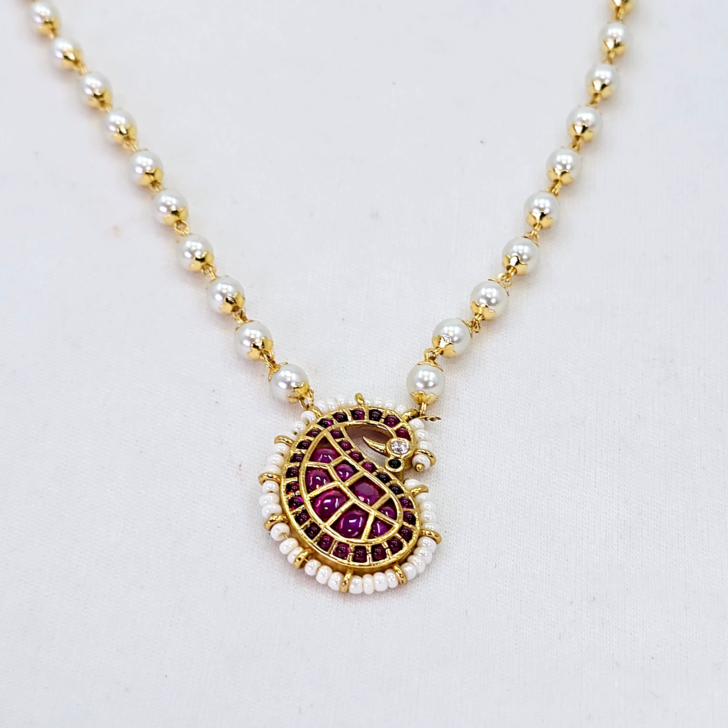 The Evara Kempu Necklace