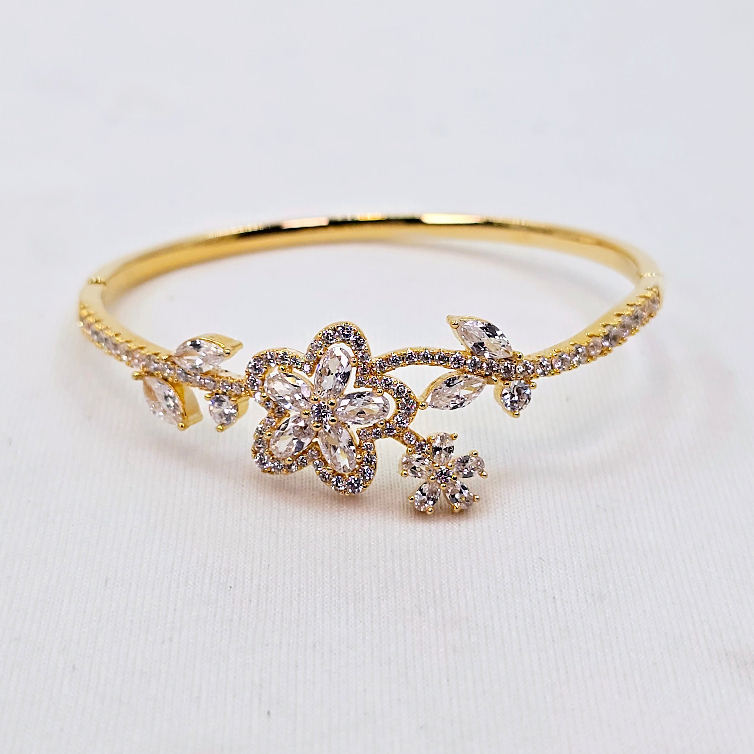 The Valey Yellowgold A.D Bracelet