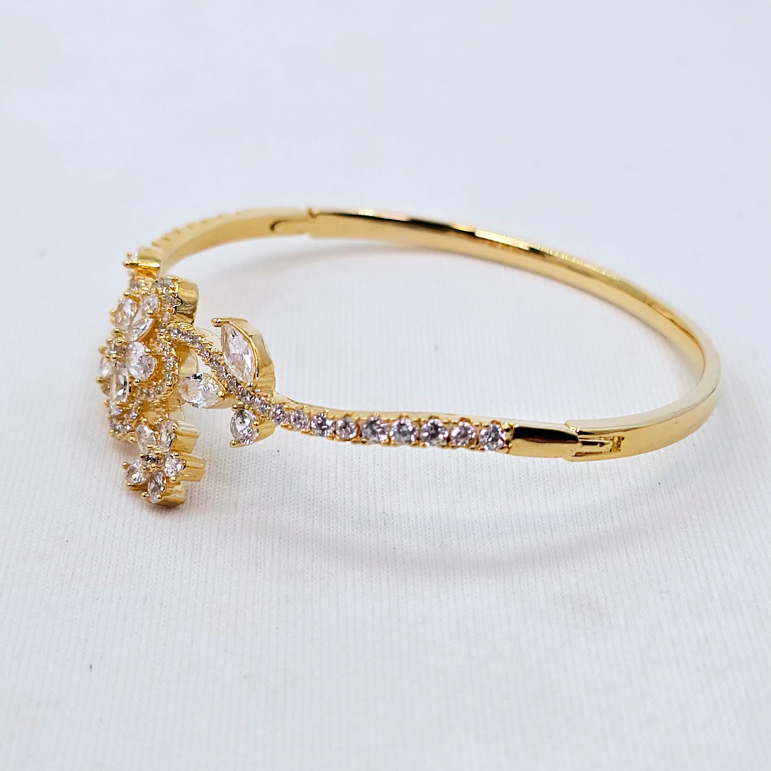 The Valey Yellowgold A.D Bracelet
