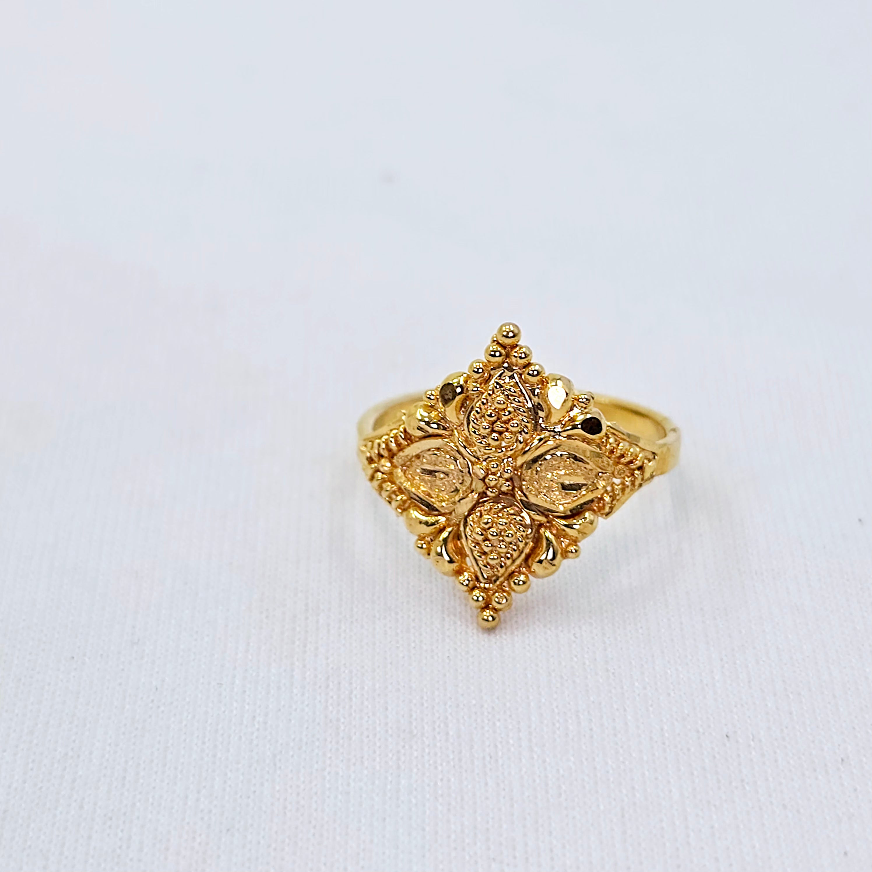 The Prathana Goldforming Ring