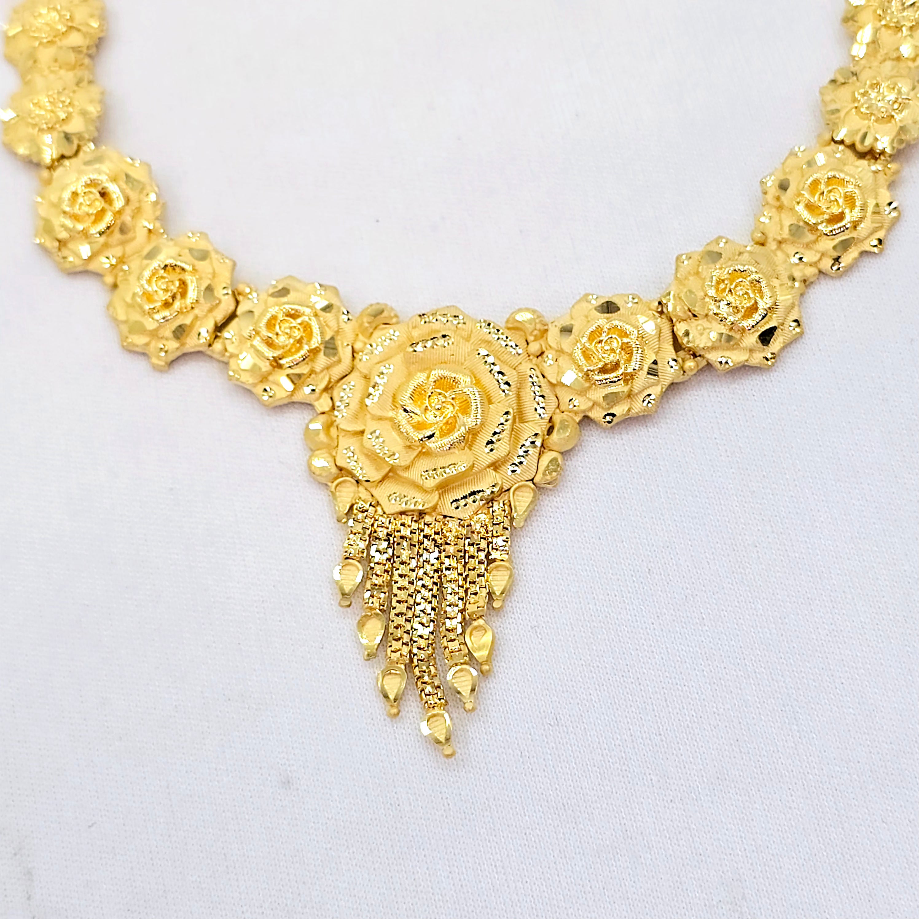 The Rugdhi Goldforming Necklace