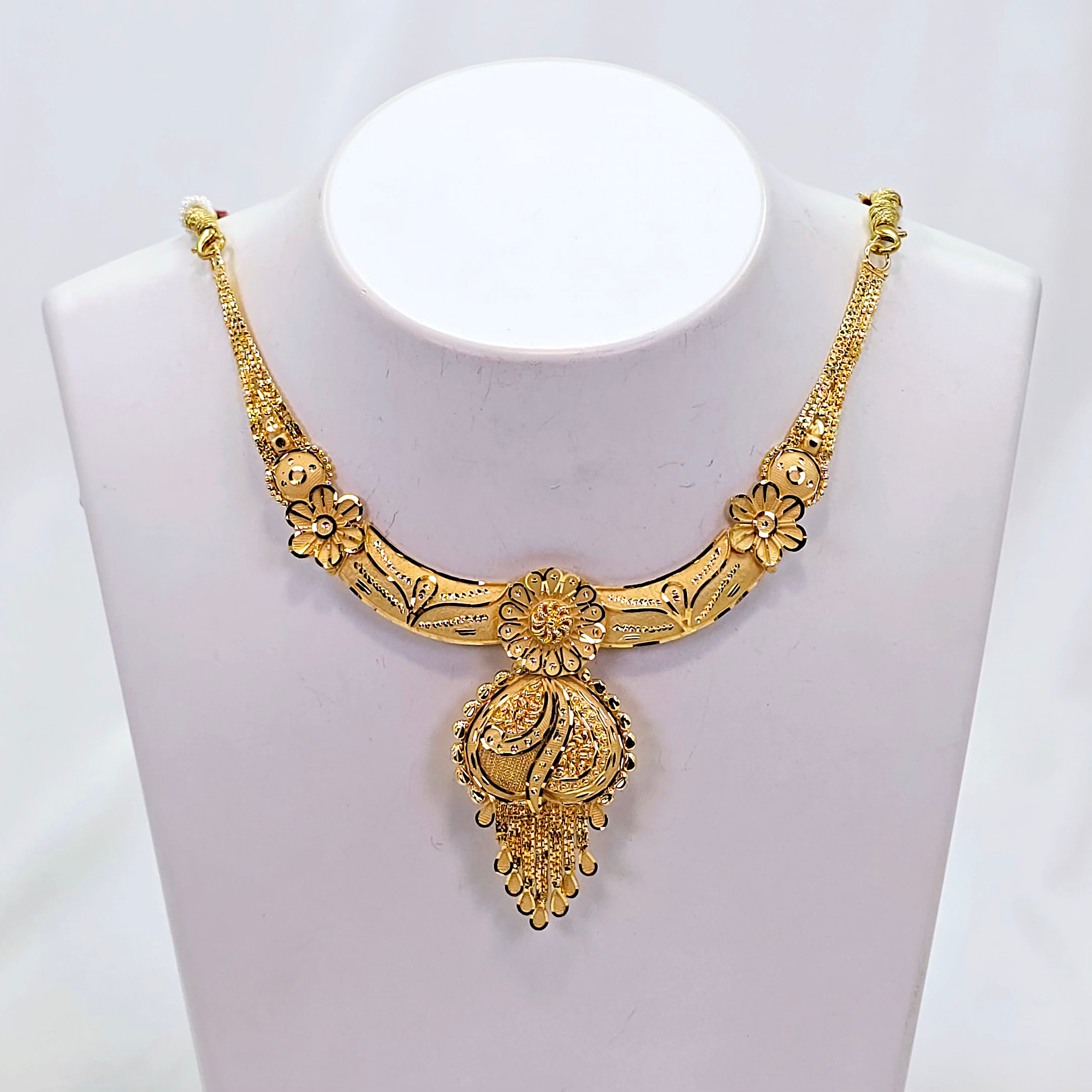 The Arpita Goldforming Necklace