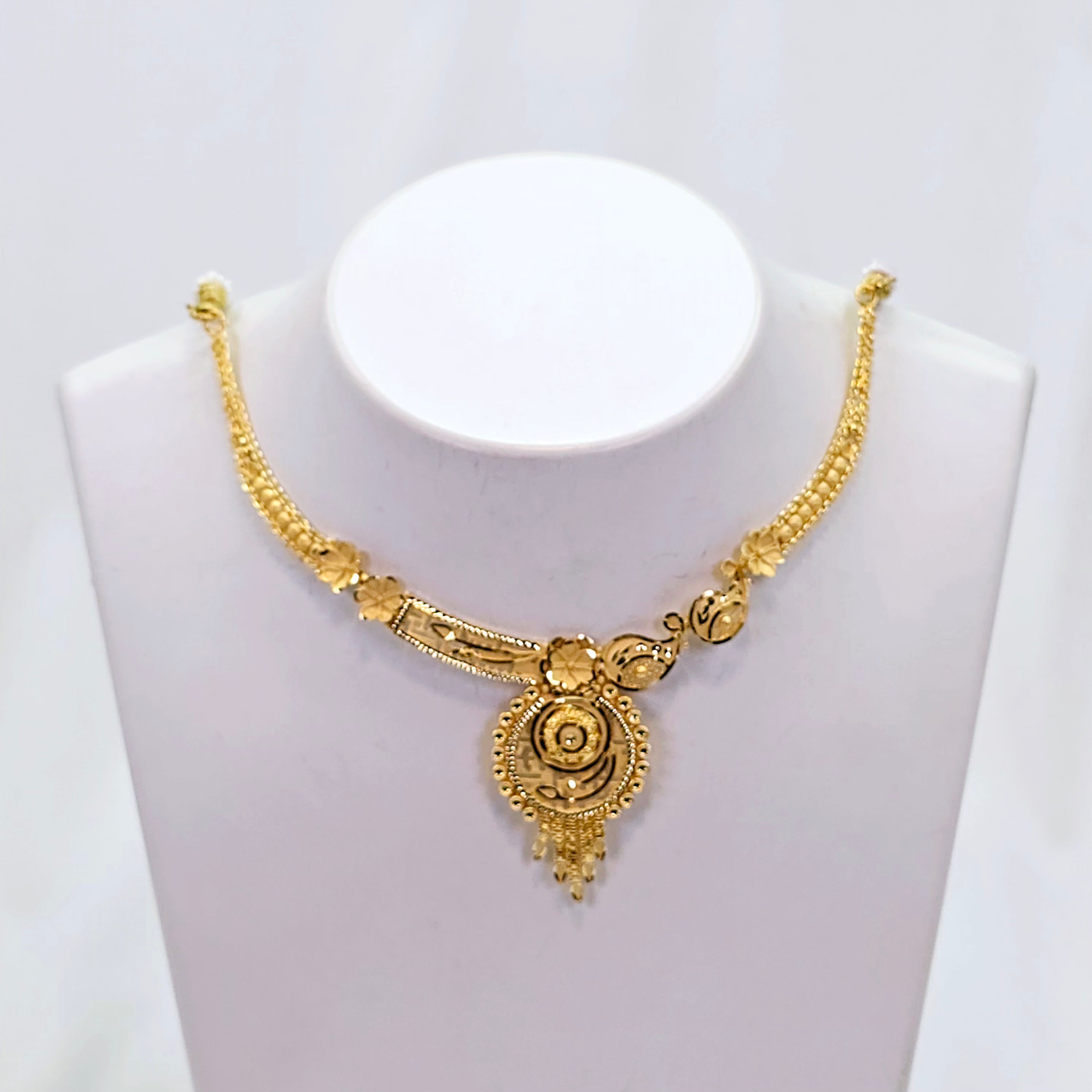 The Avisha Goldforming Necklace