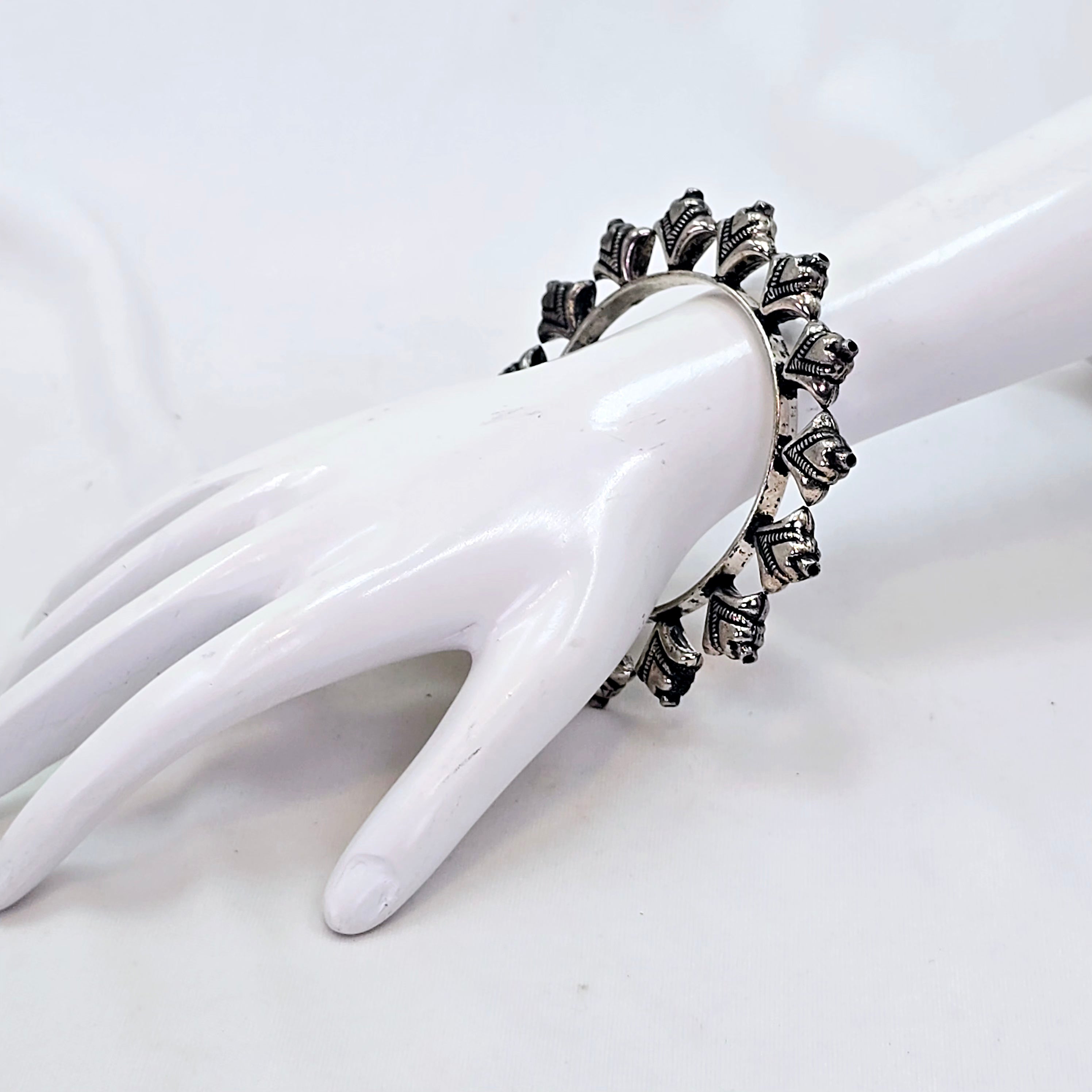The Pakhi Oxidized Bangle