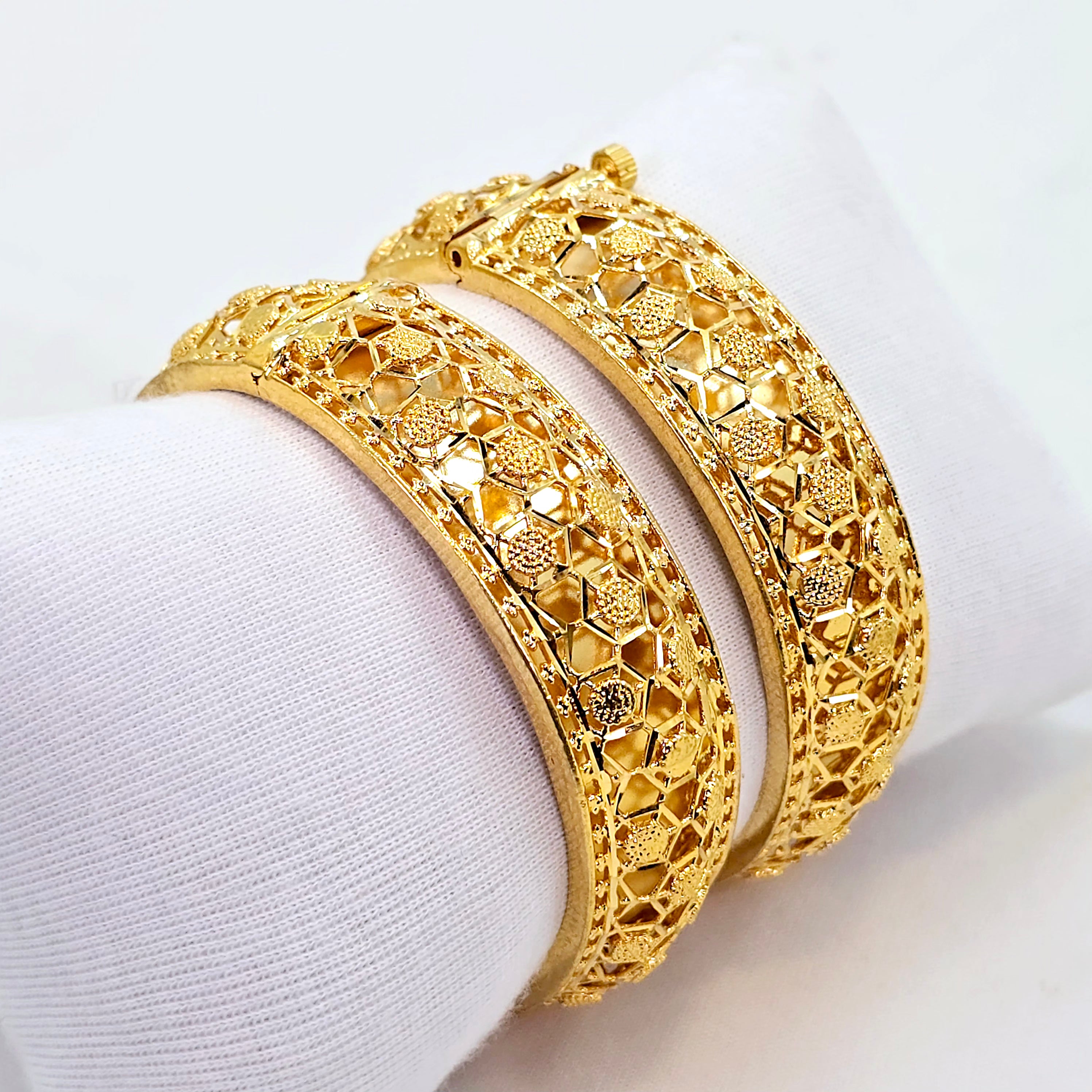 The Malvi Goldforming Bangle