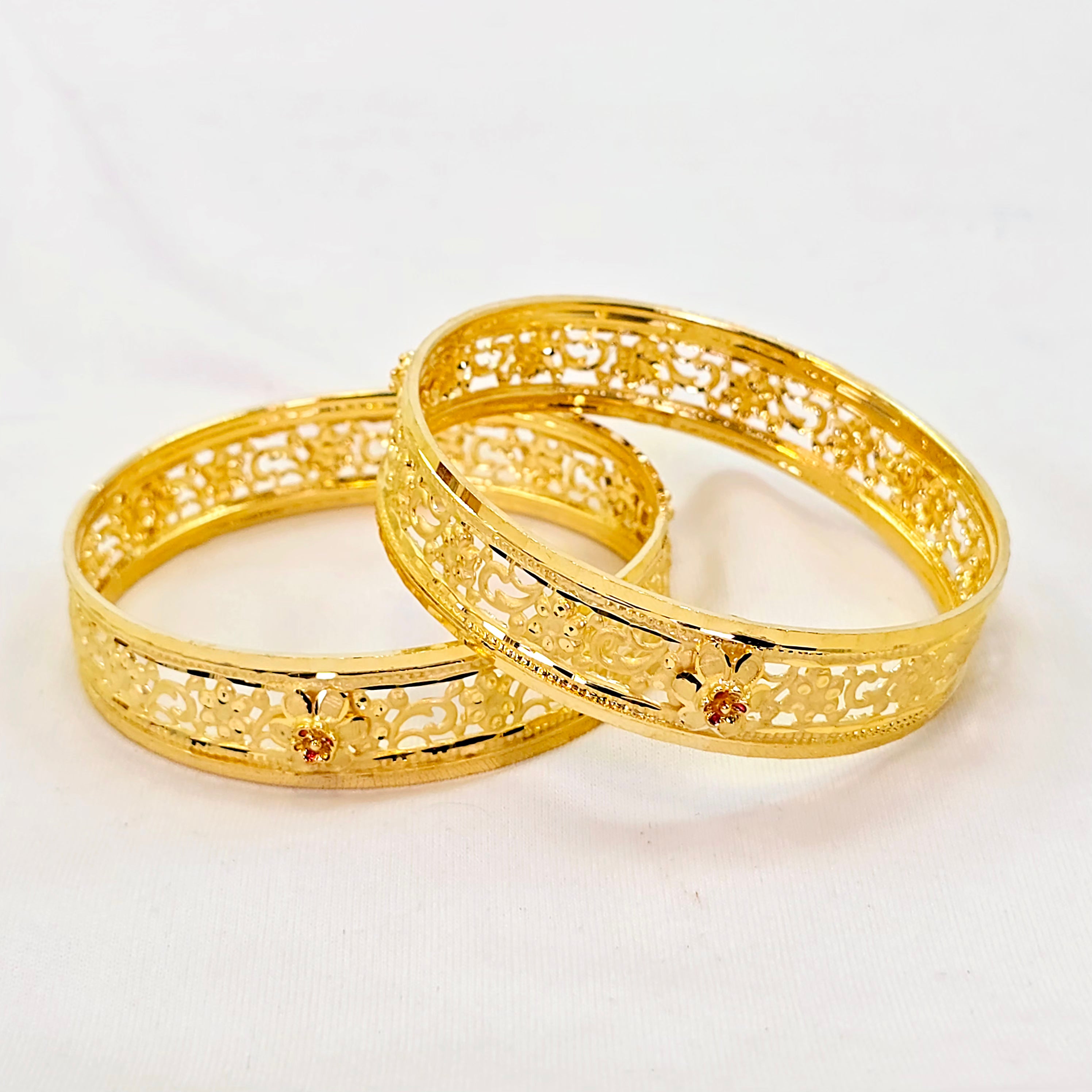 The Madnika Goldforming Bangle