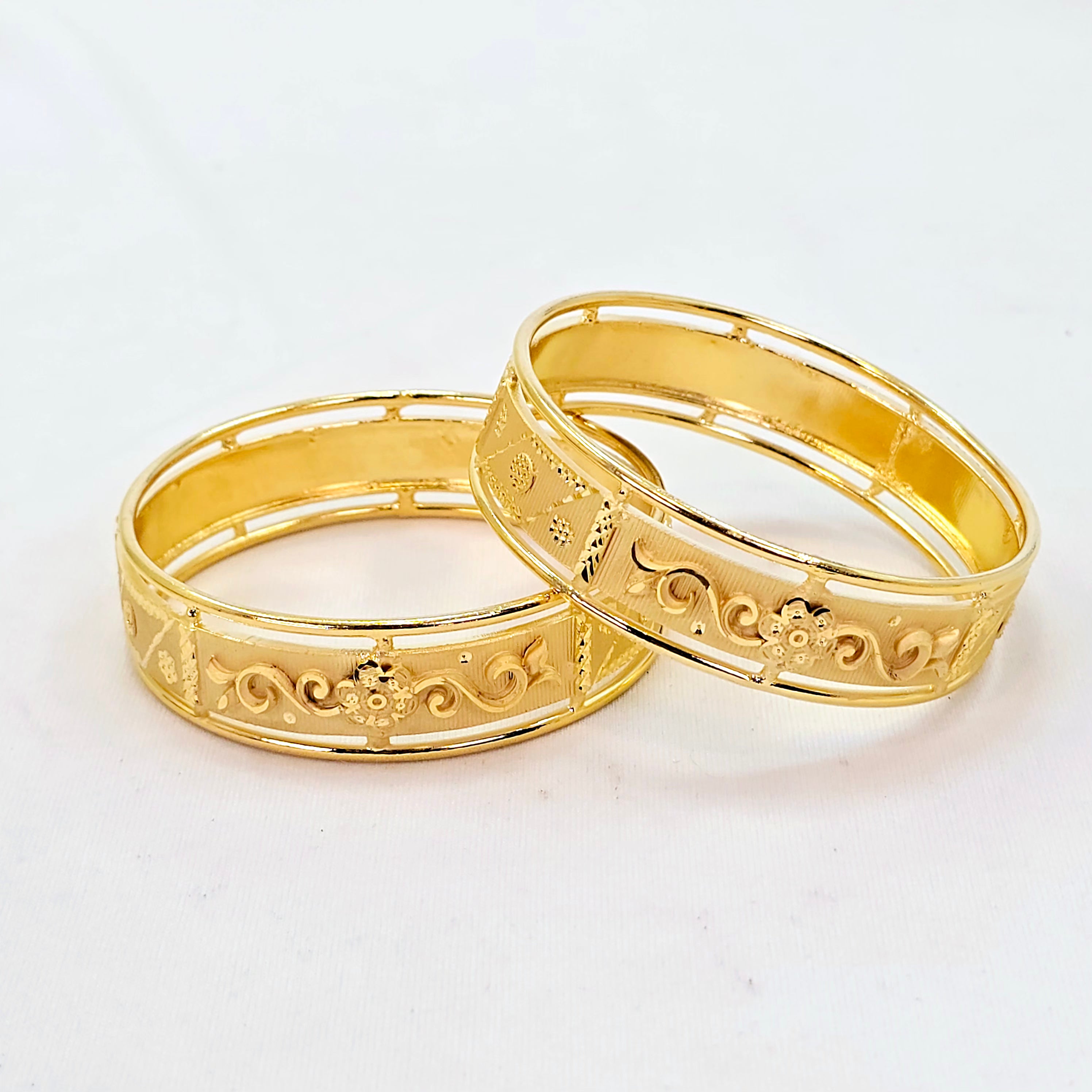 The Kishika Goldforming Bangle