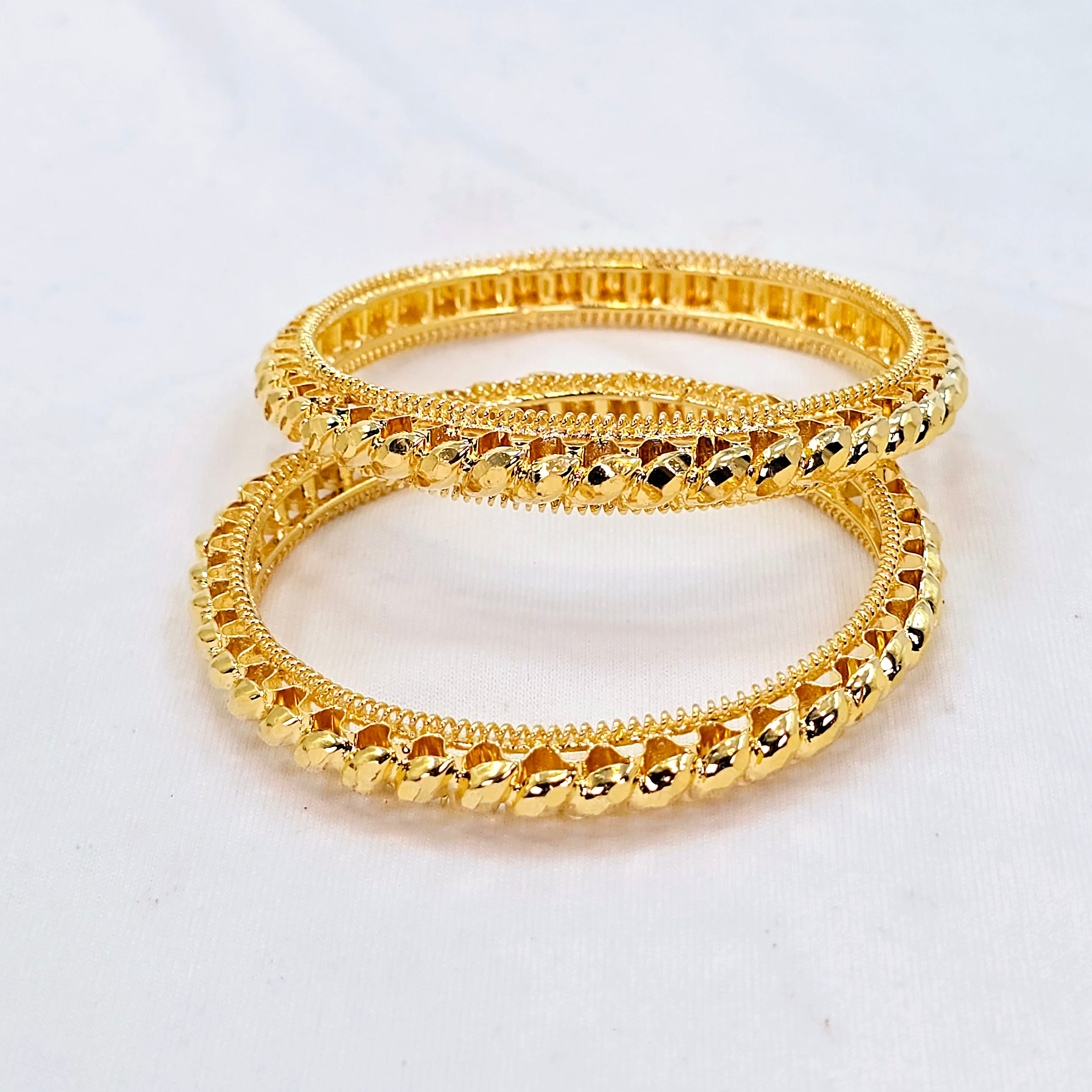 The Induja Goldforming Bangle