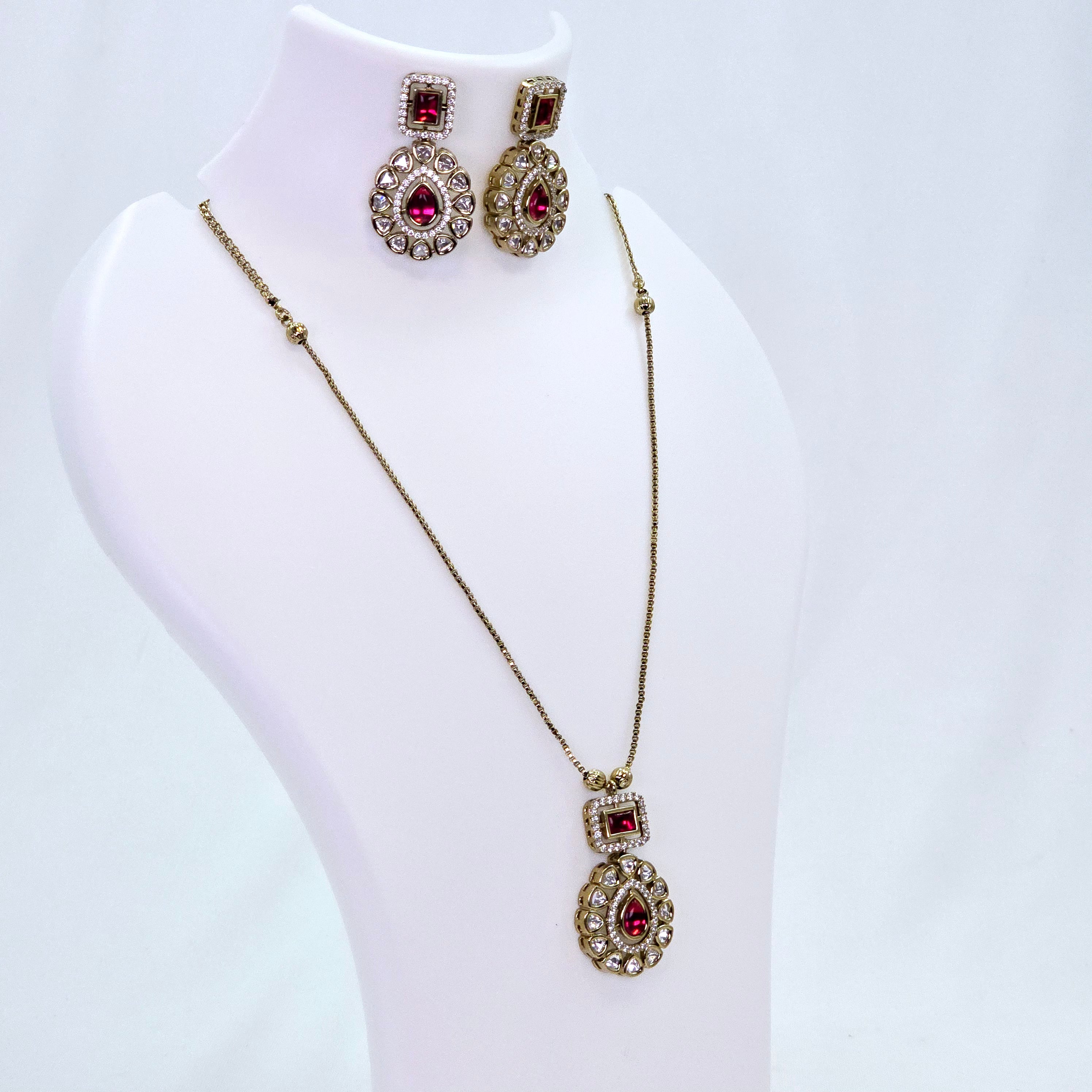 The Jime Victorian Polish Pendant Earring Set