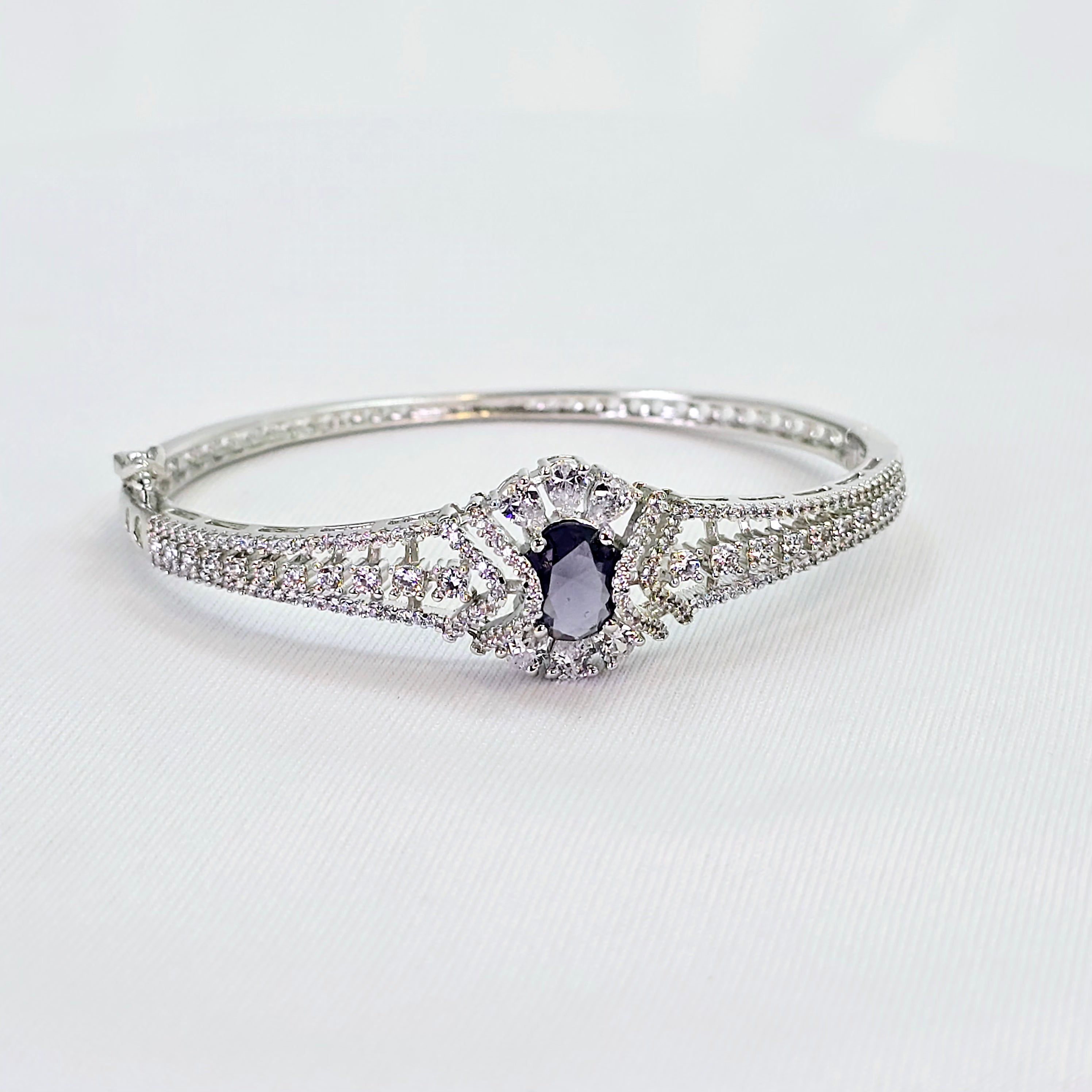 The Eirwen Whitegold A.D Bracelet