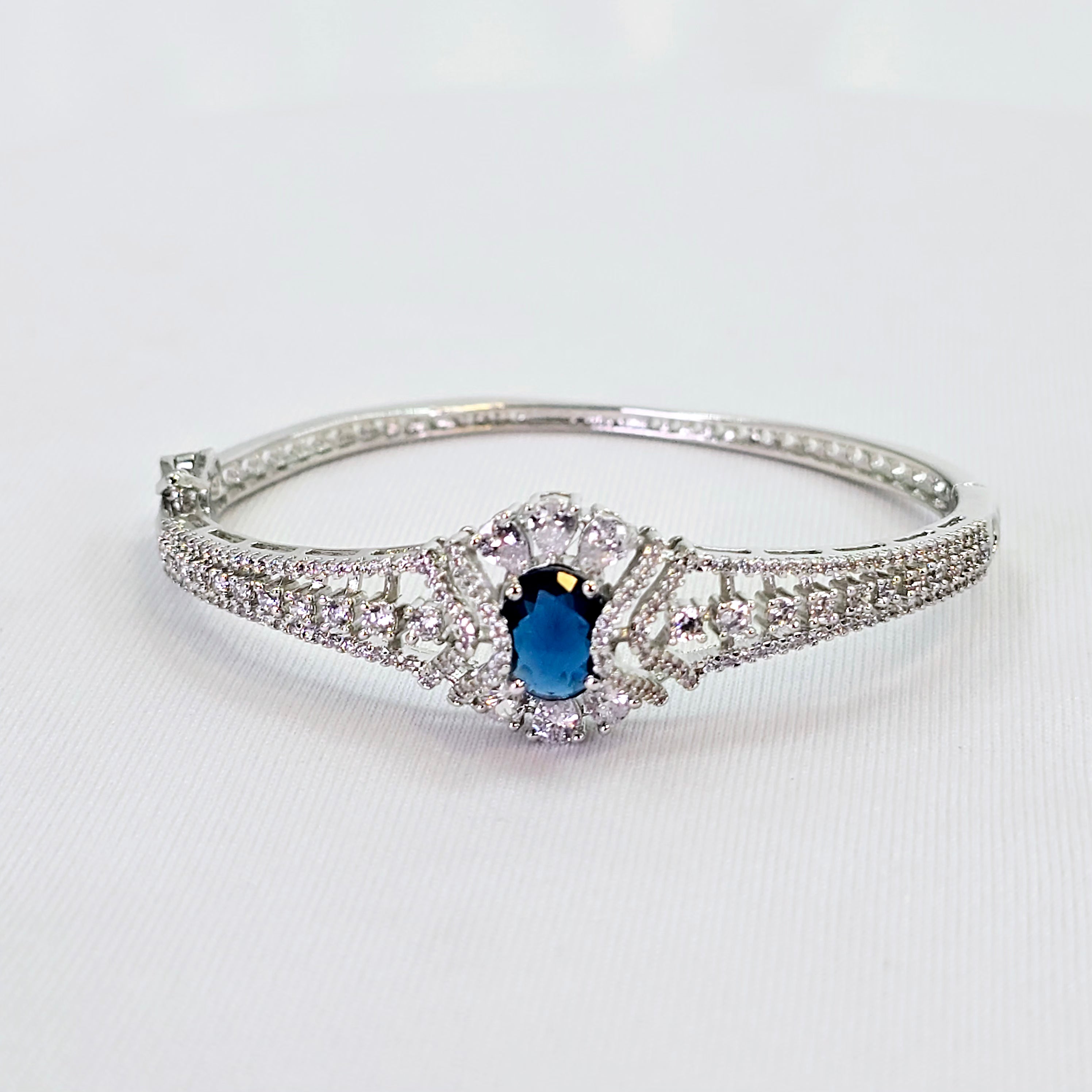 The Eirwen Whitegold A.D Bracelet
