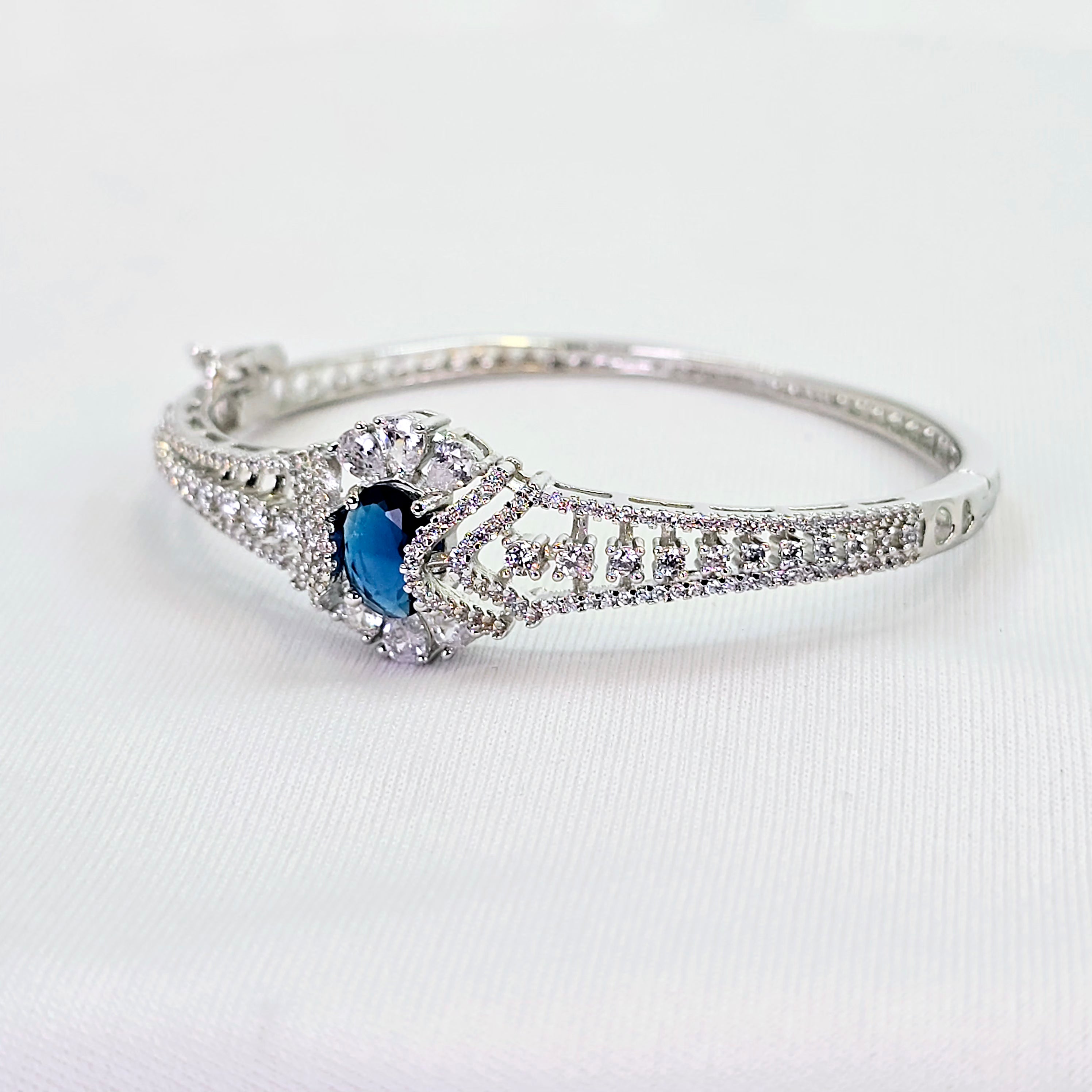 The Eirwen Whitegold A.D Bracelet