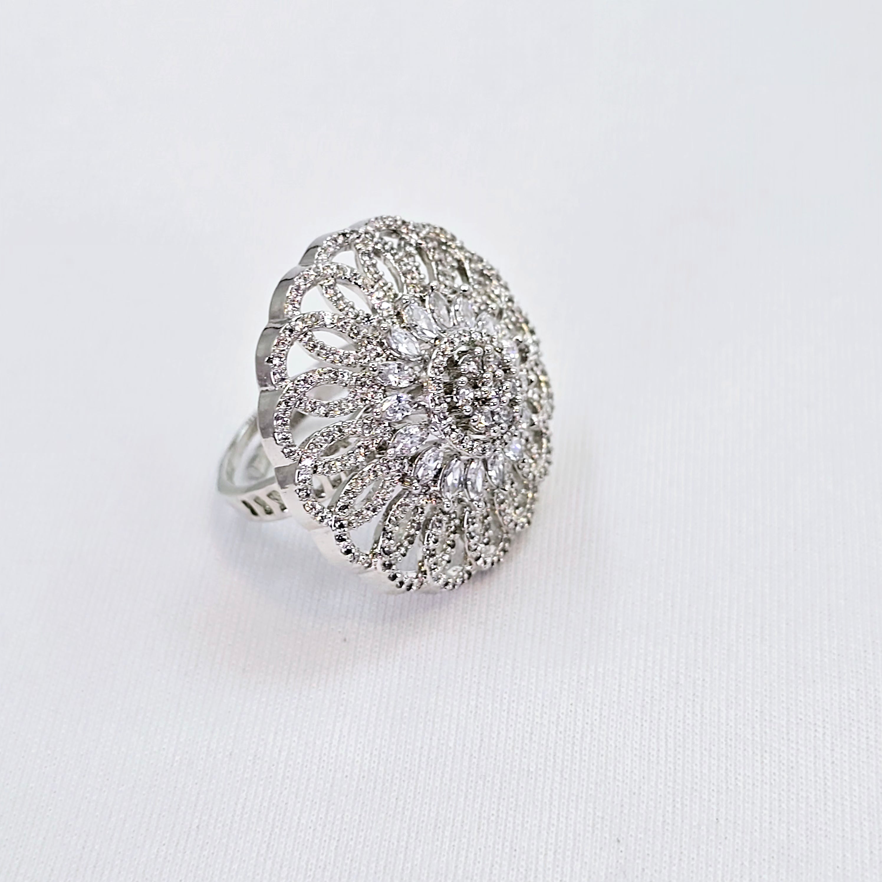 The Livia Whitegold A.D Ring